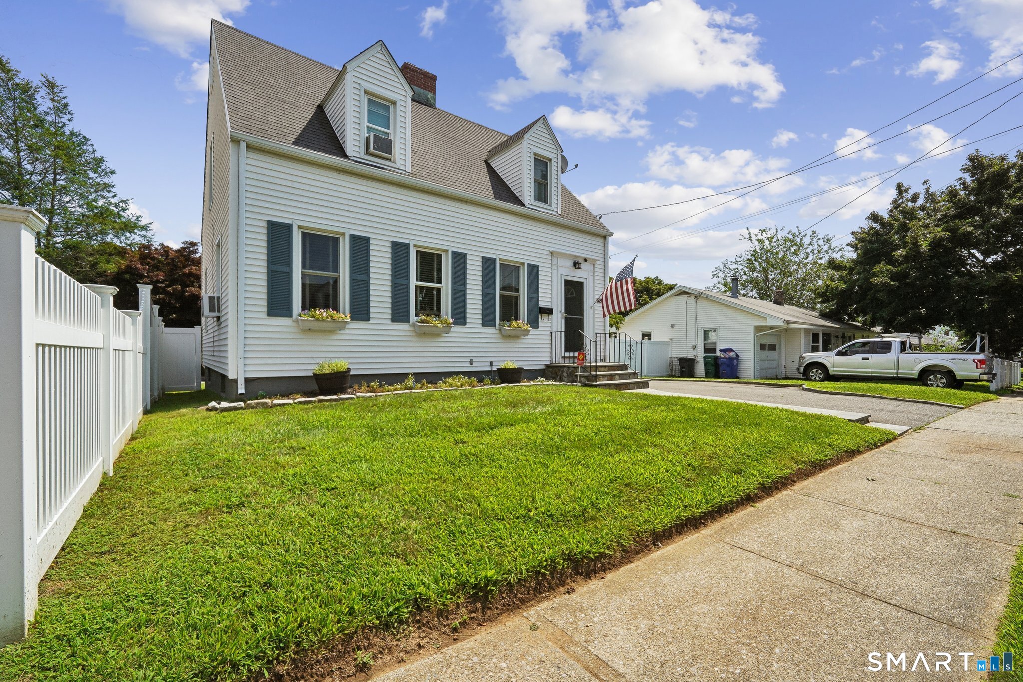320 Swanson Avenue Property Photo 2