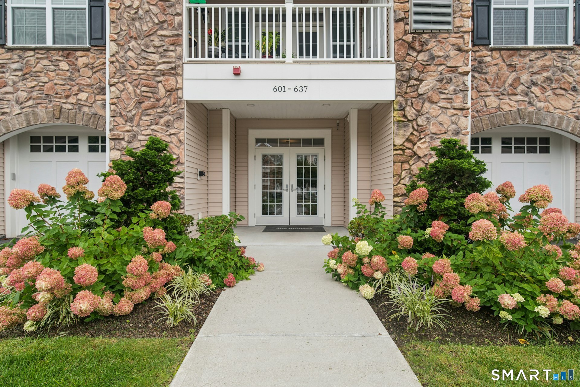 623 Brookside 623 Court Property Photo 4