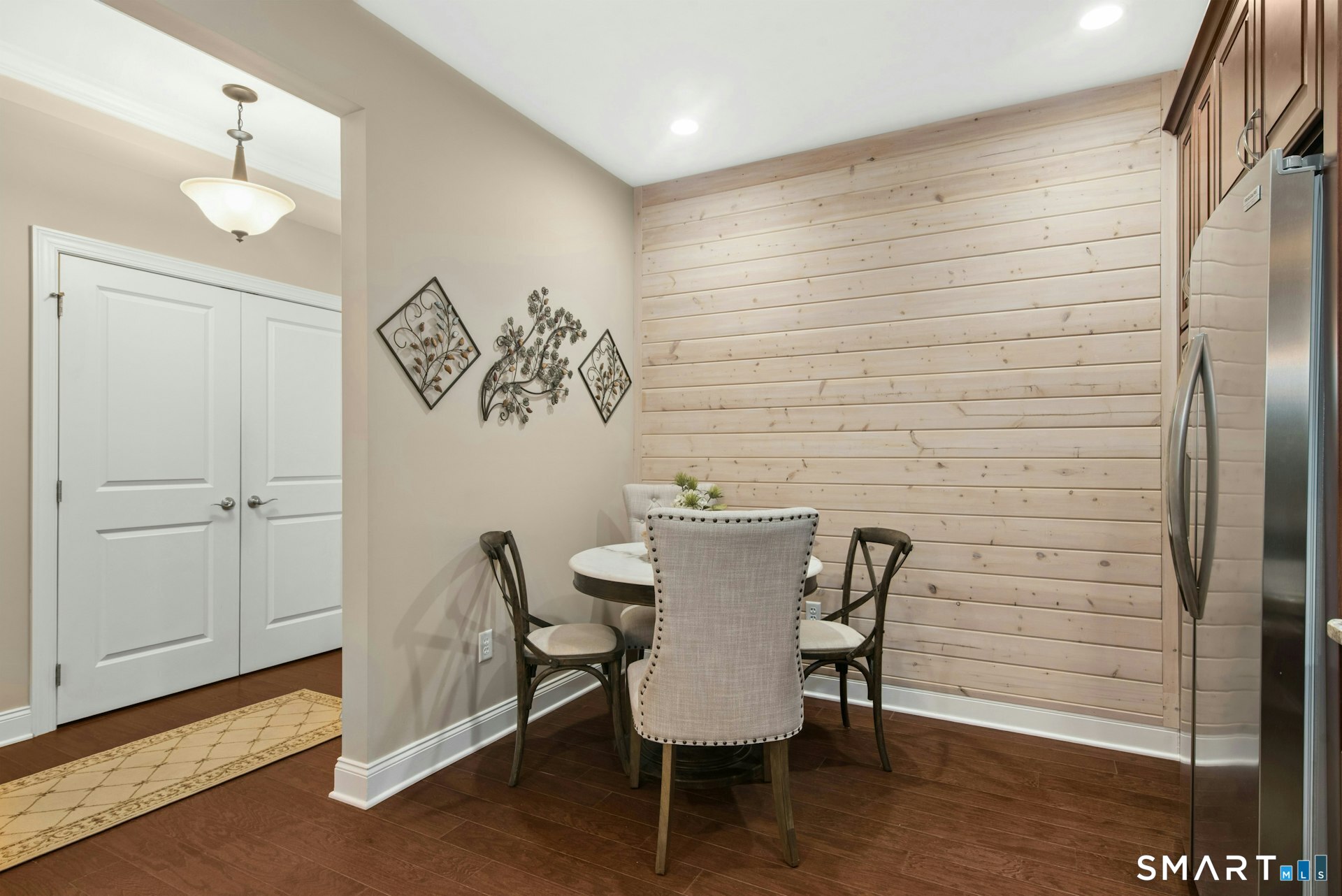 623 Brookside 623 Court Property Photo 11