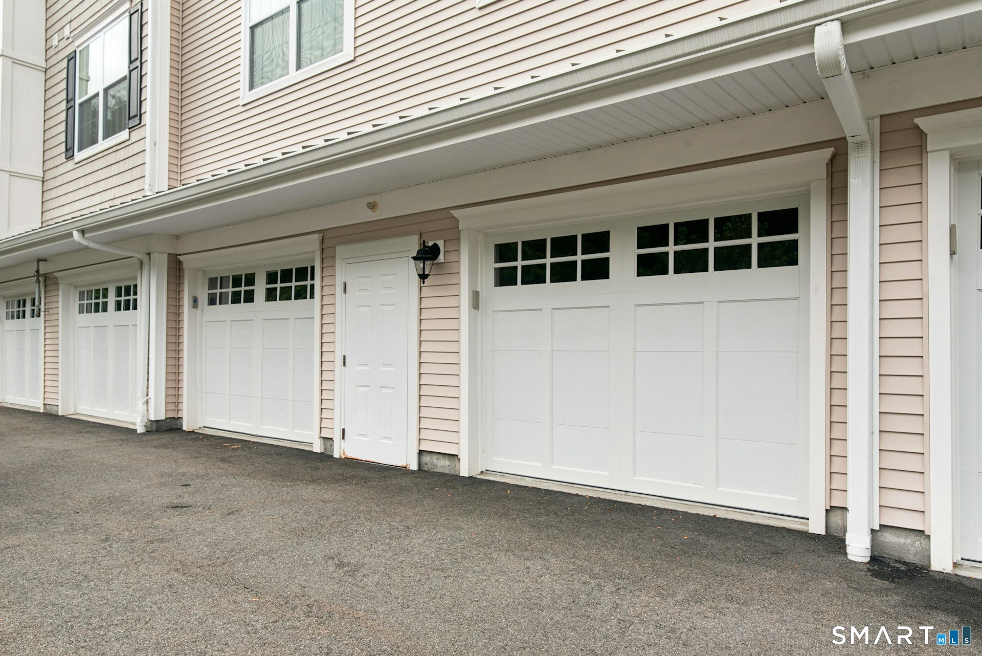623 Brookside 623 Court Property Photo 22