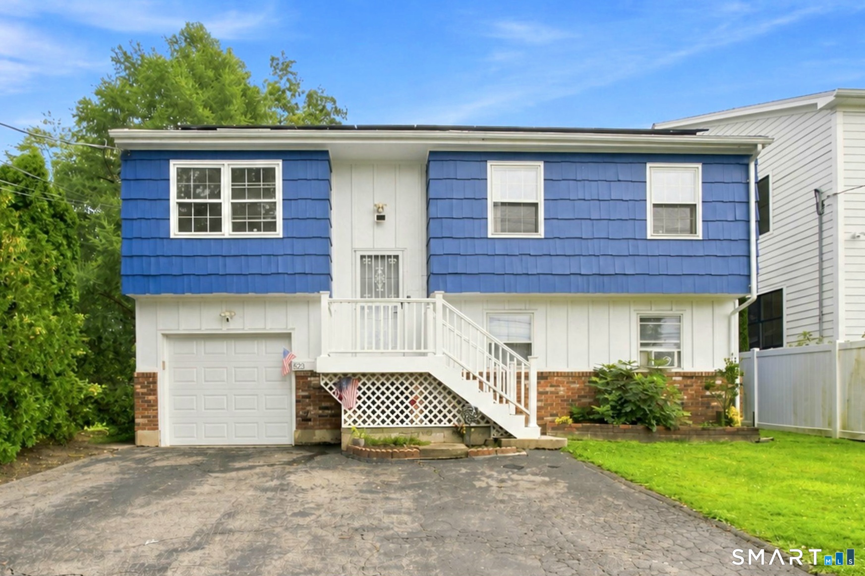 523 Newfield Avenue Property Photo 1