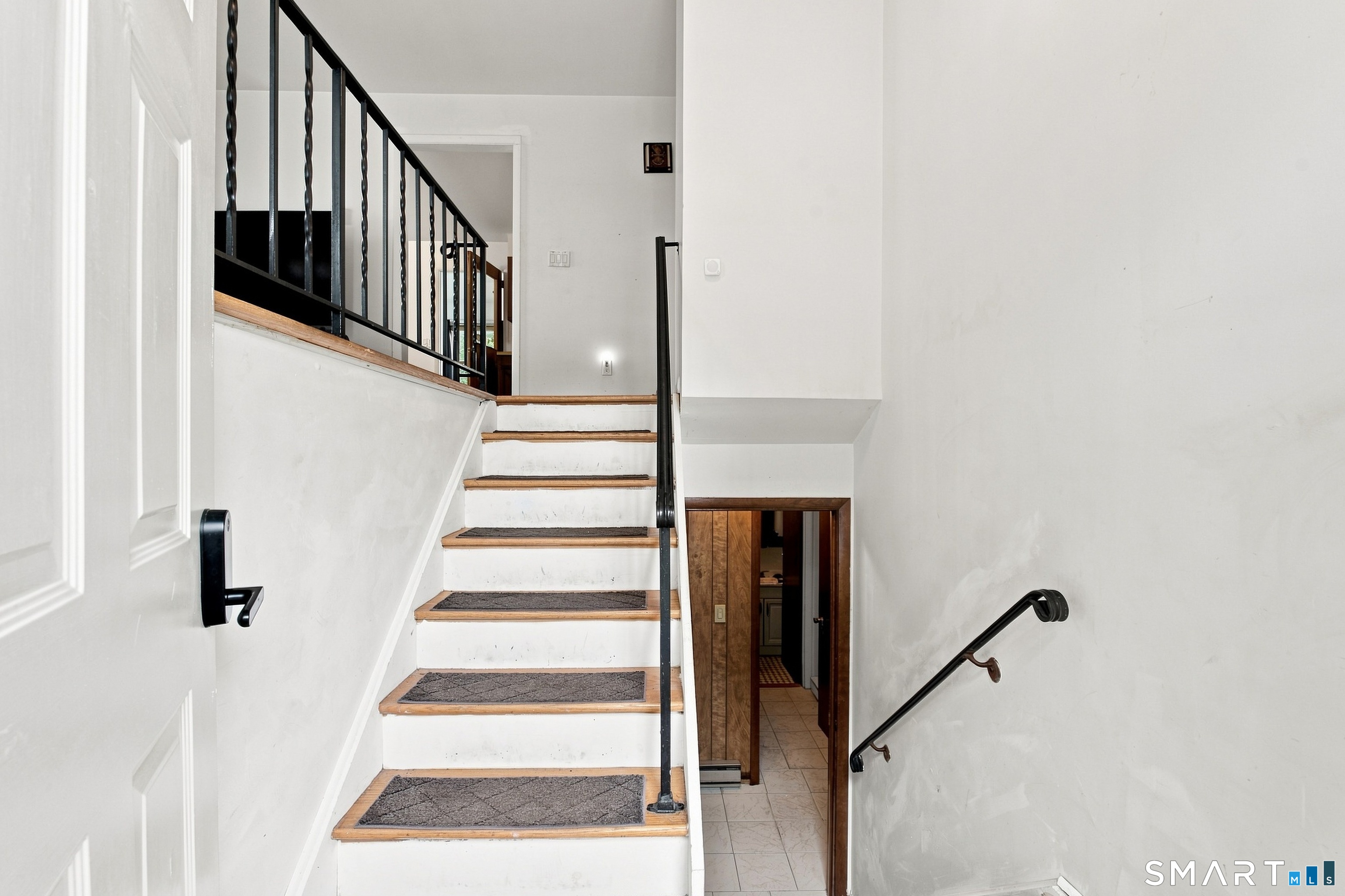 523 Newfield Avenue Property Photo 2