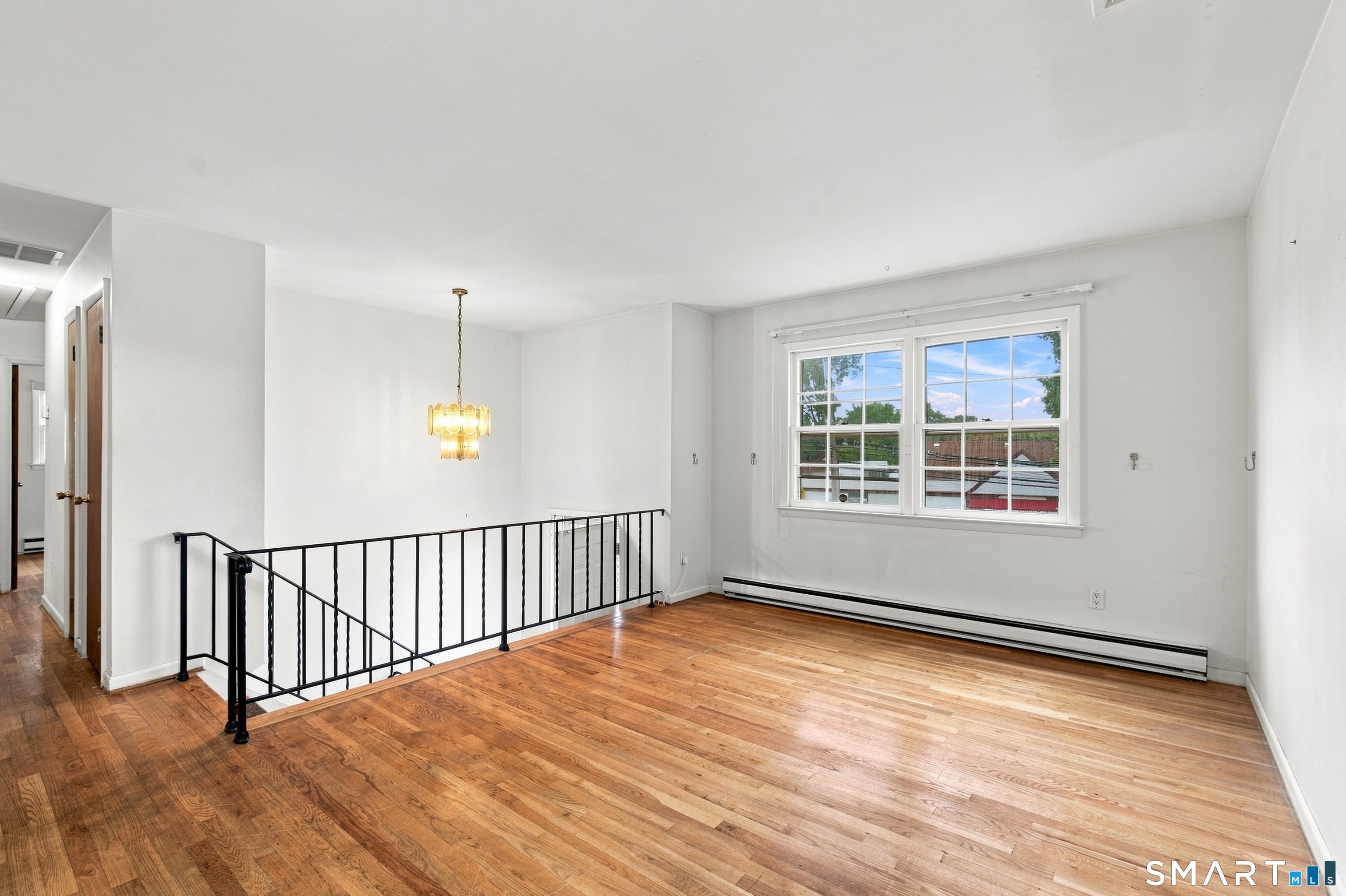 523 Newfield Avenue Property Photo 4
