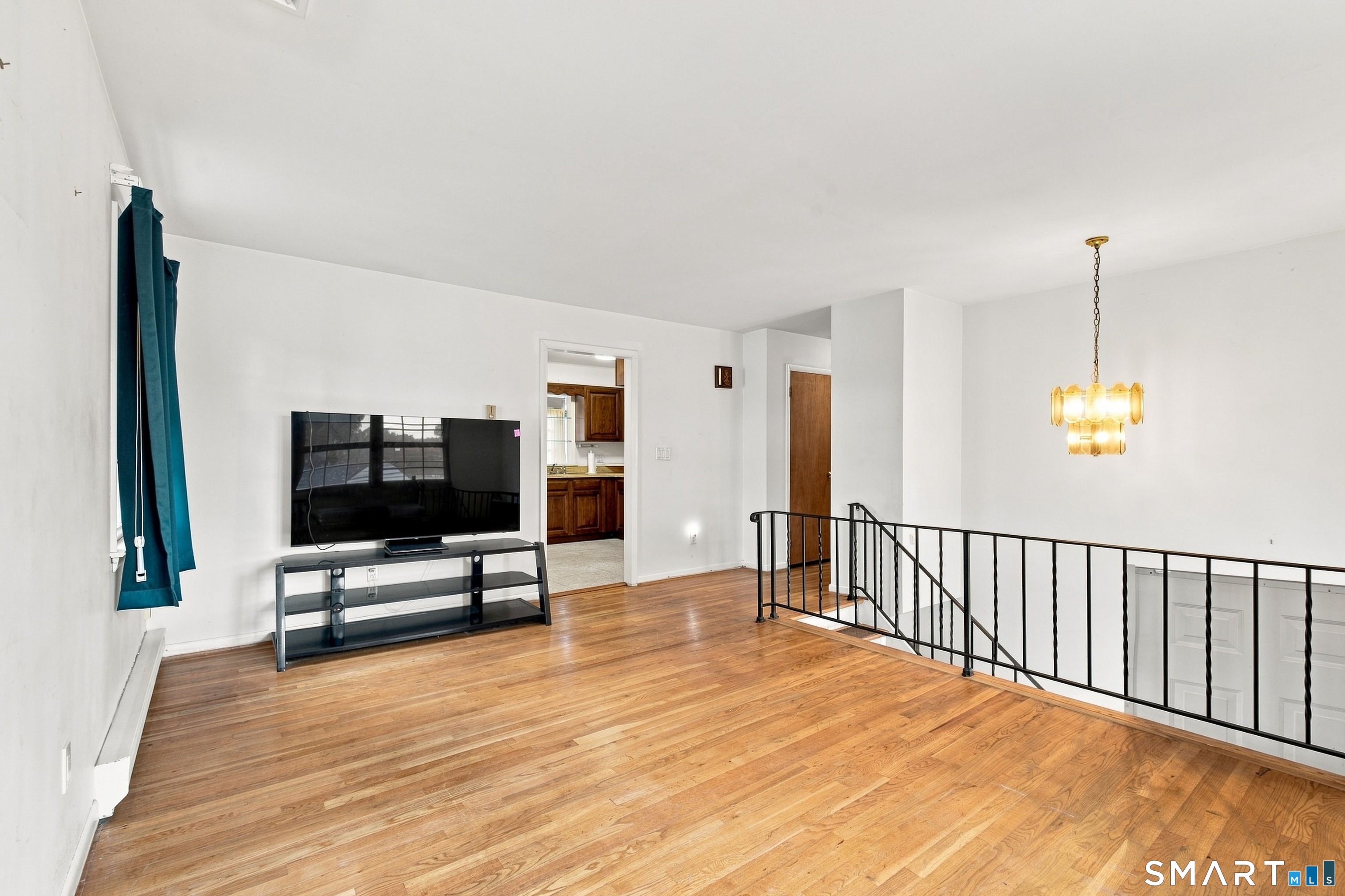 523 Newfield Avenue Property Photo 6