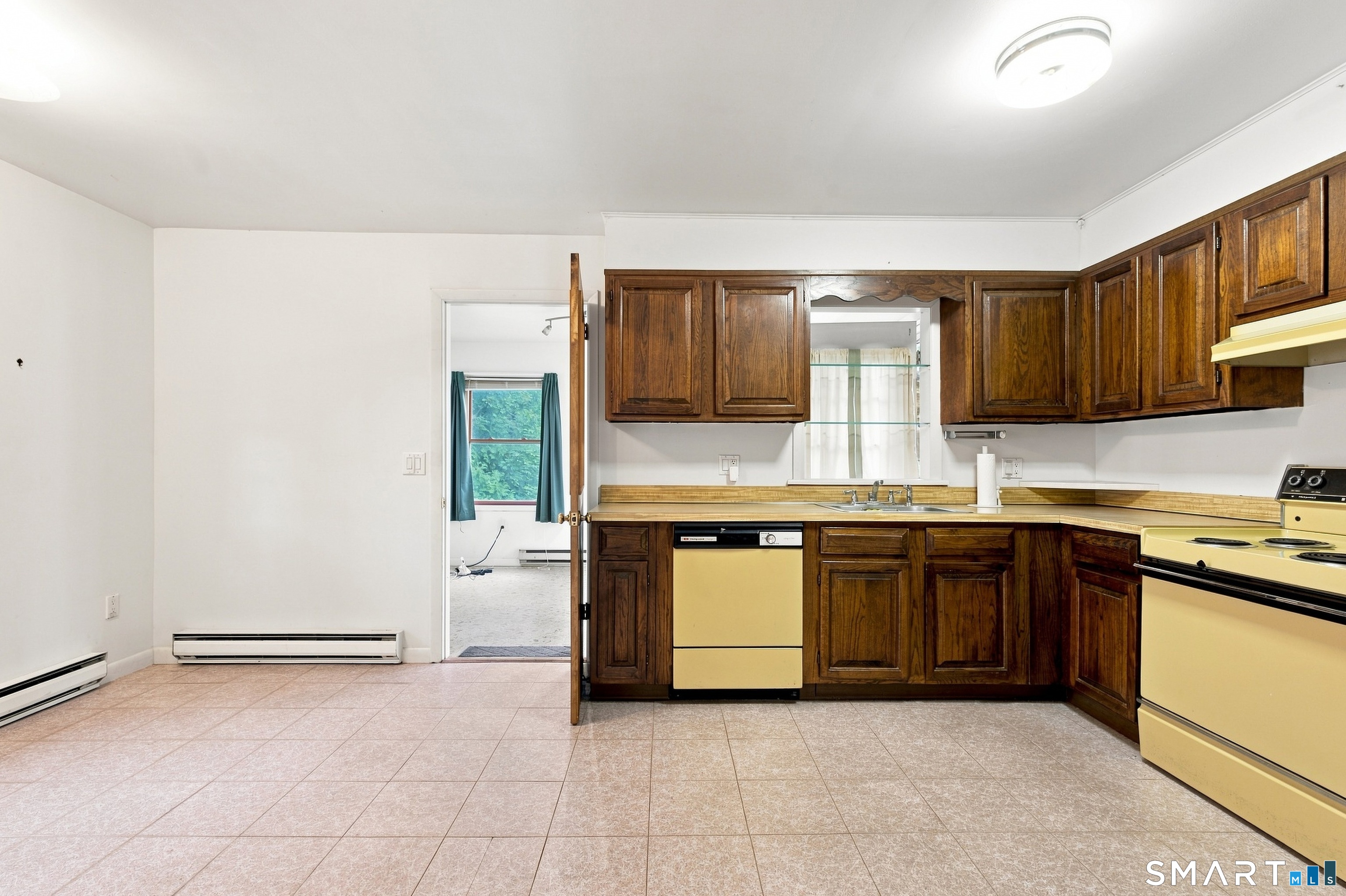 523 Newfield Avenue Property Photo 8