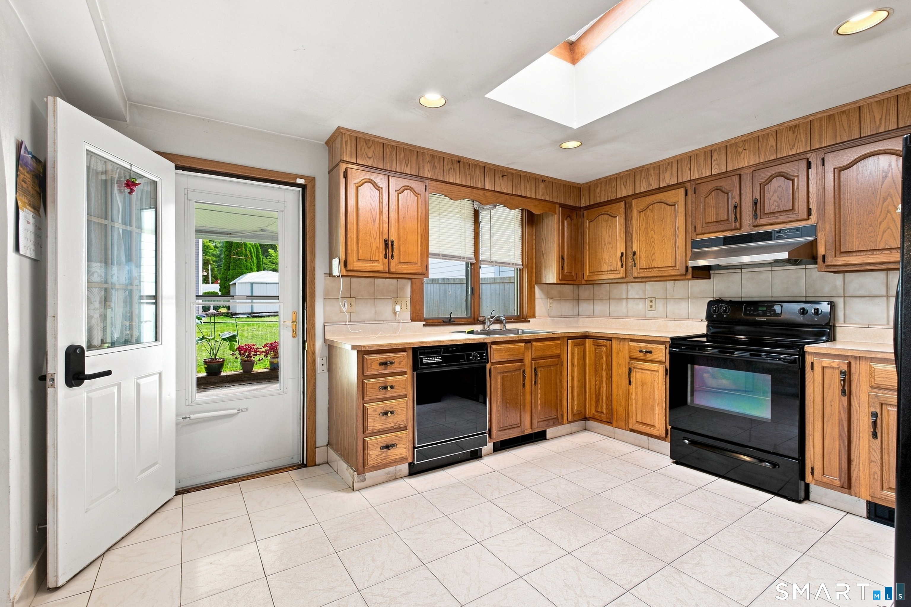 523 Newfield Avenue Property Photo 24