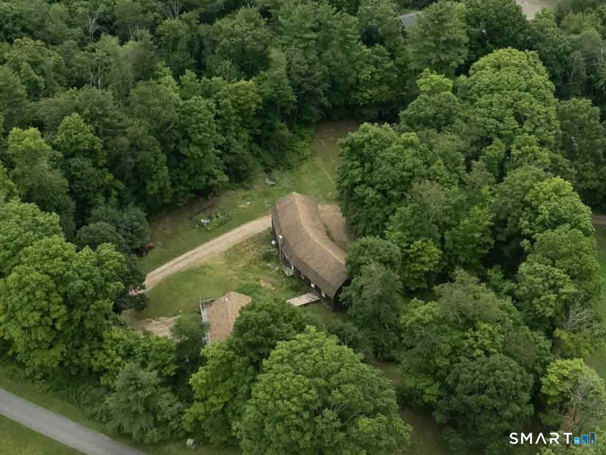 1318 Litchfield Turnpike Property Photo 3