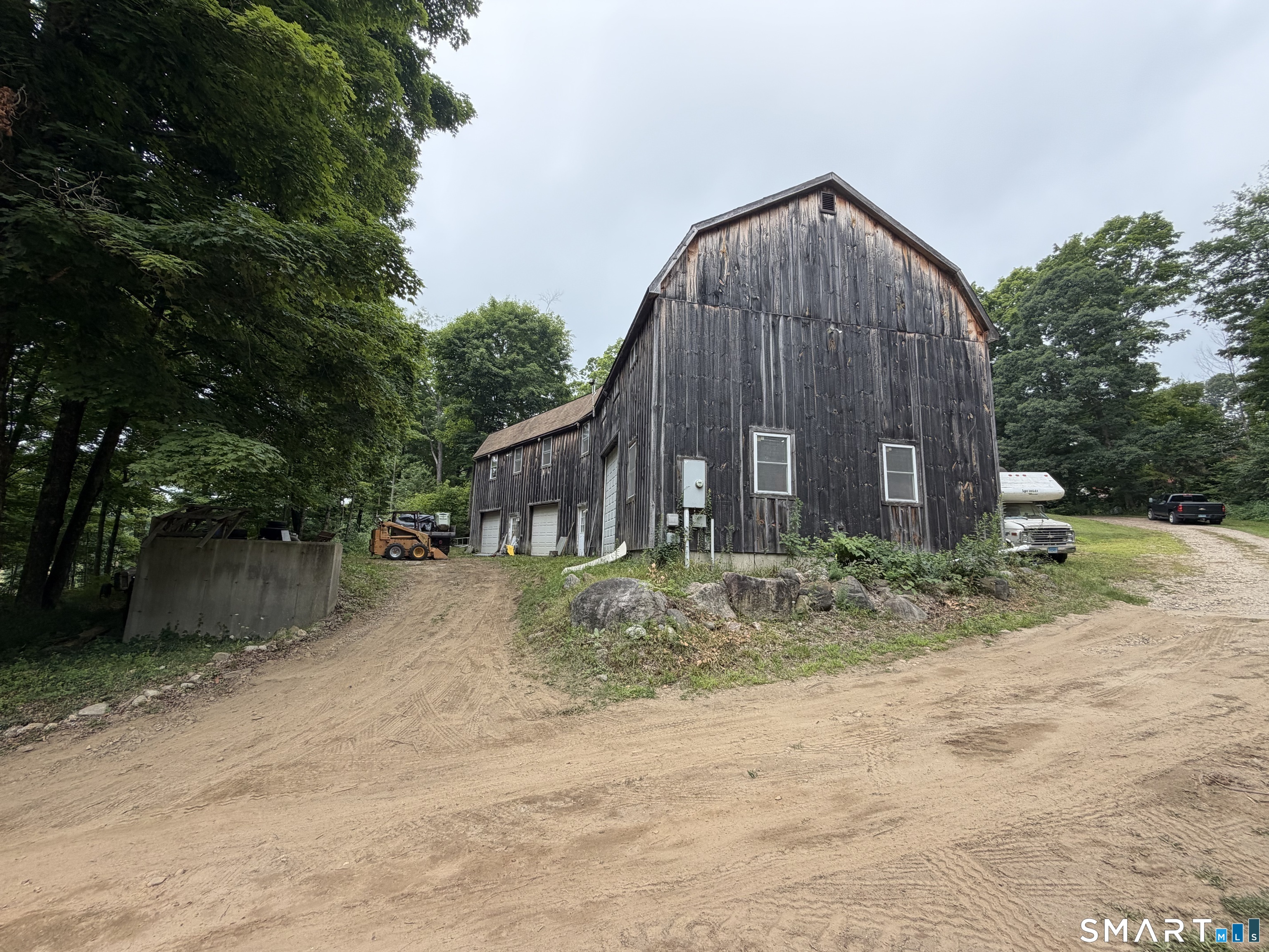 1318 Litchfield Turnpike Property Photo 5