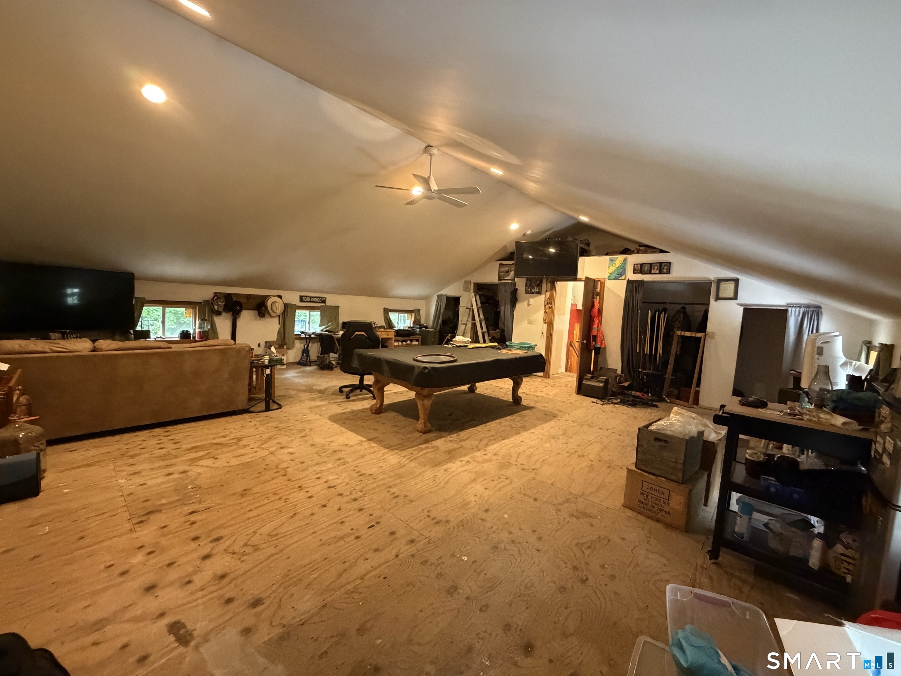 1318 Litchfield Turnpike Property Photo 8