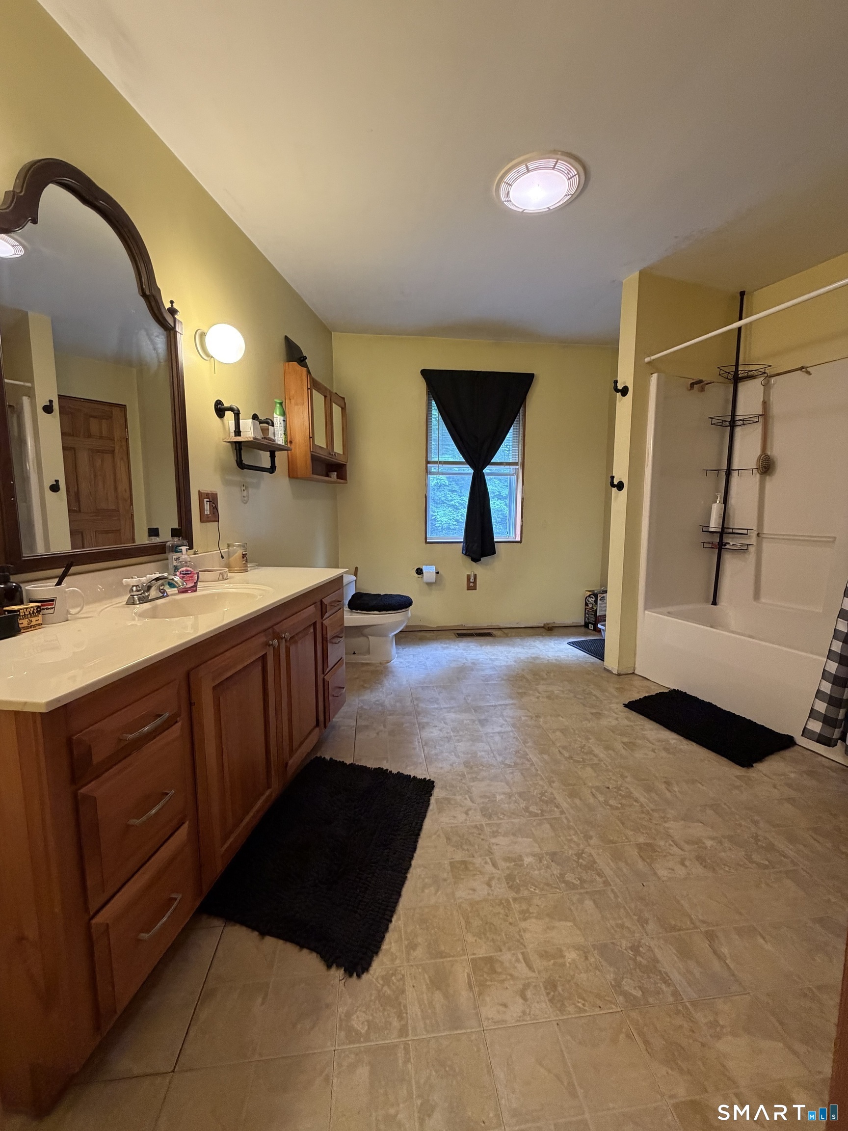 1318 Litchfield Turnpike Property Photo 10
