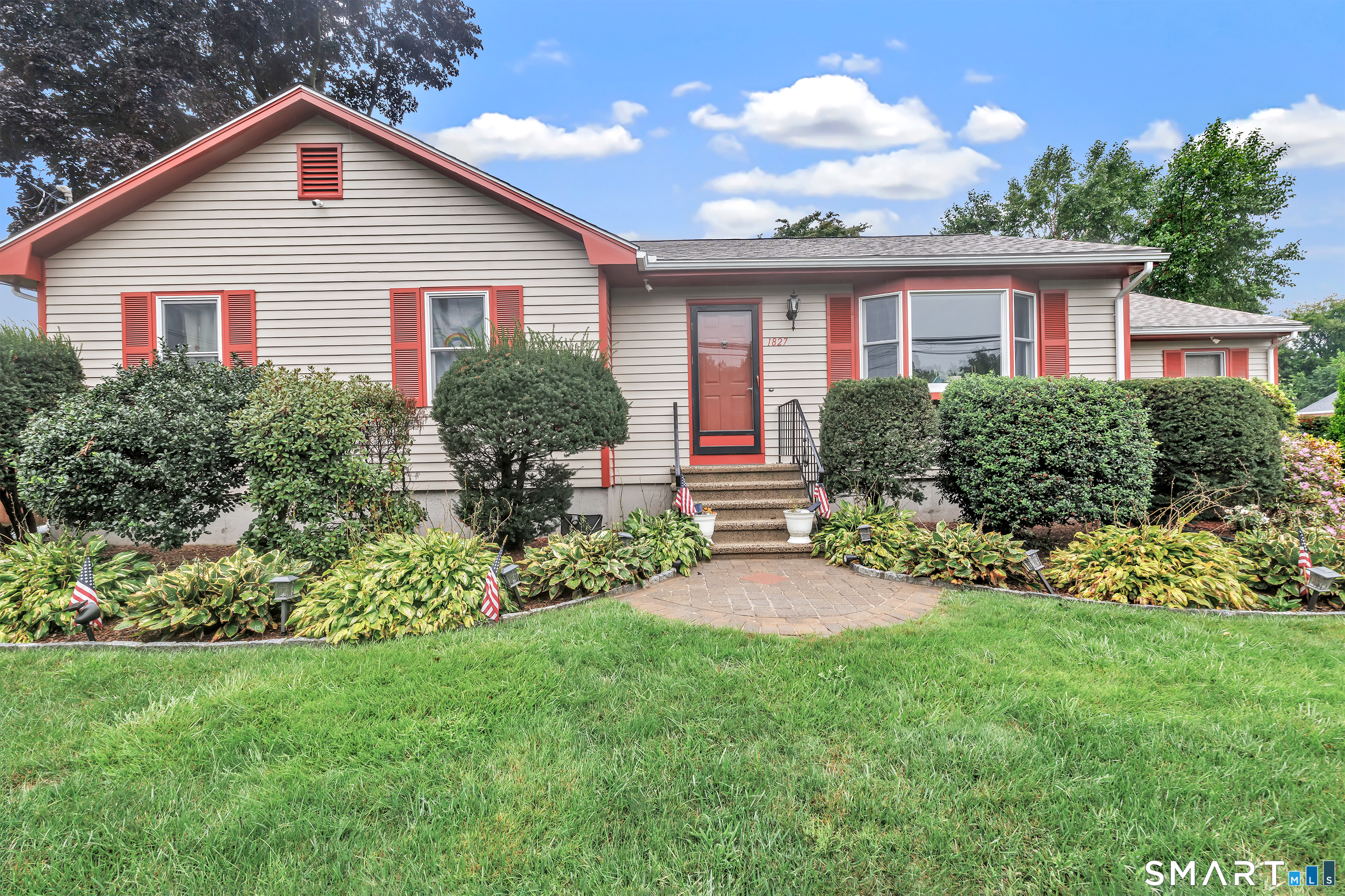 1827 Nichols Avenue Property Photo 1