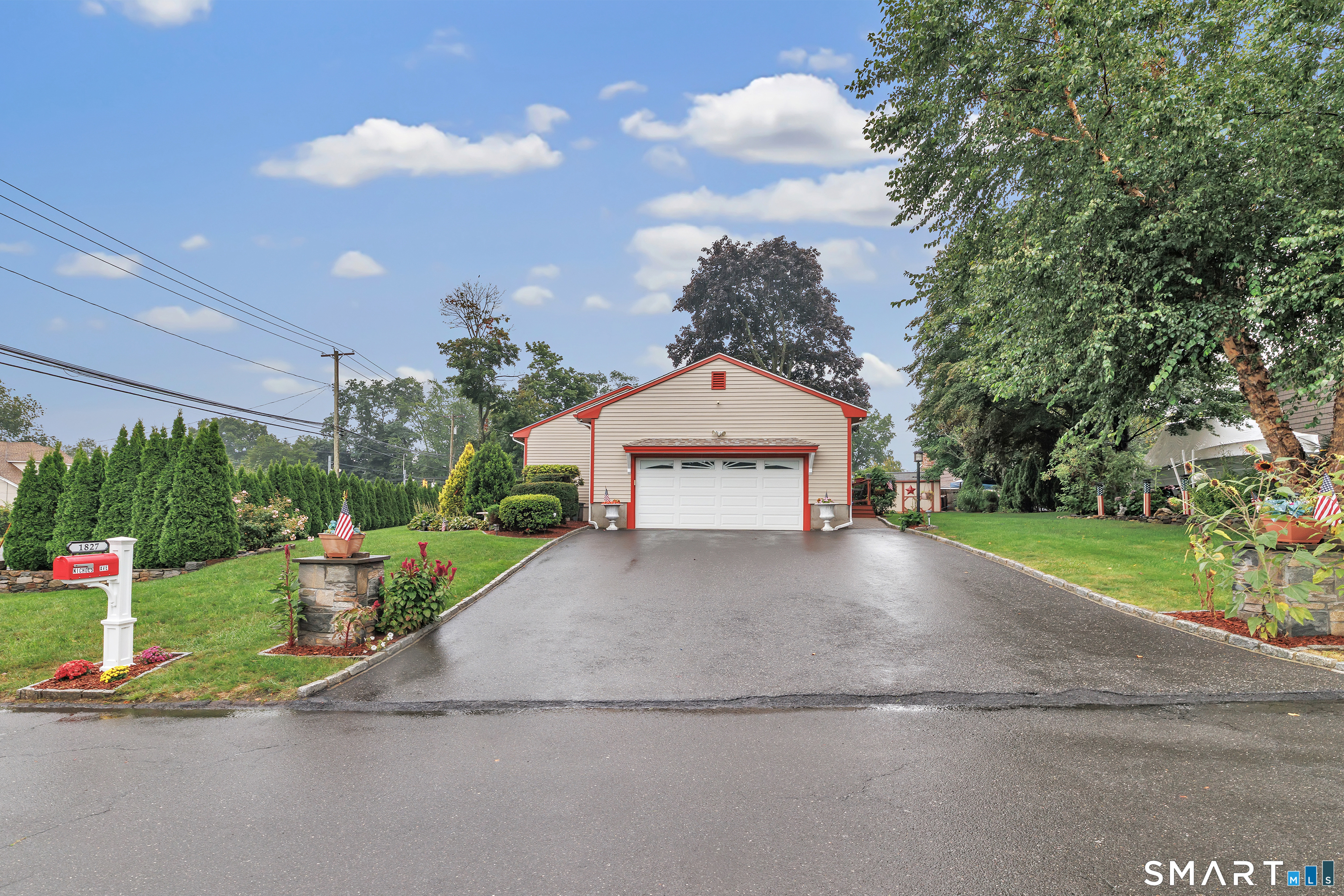 1827 Nichols Avenue Property Photo 3
