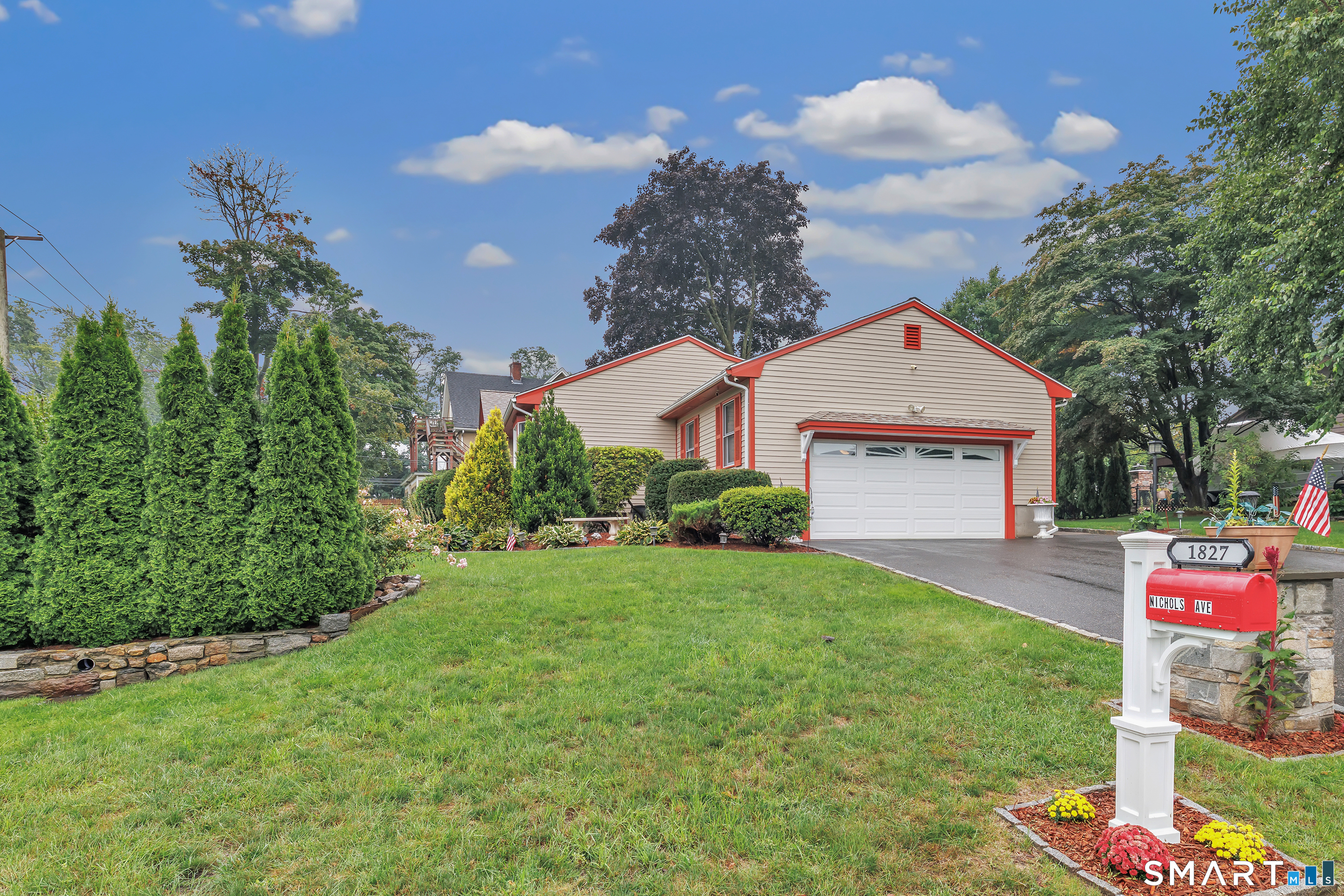 1827 Nichols Avenue Property Photo 4
