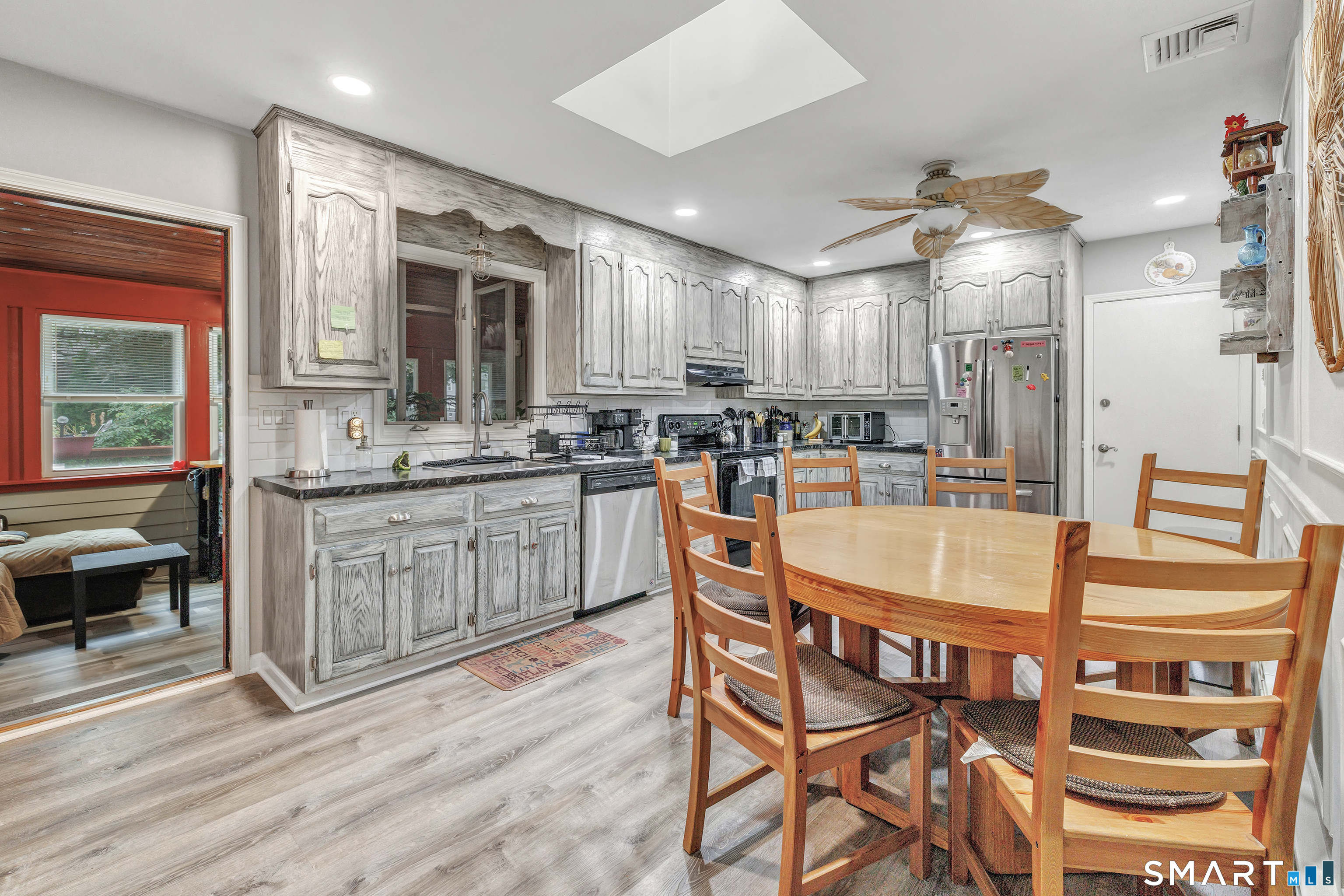 1827 Nichols Avenue Property Photo 8