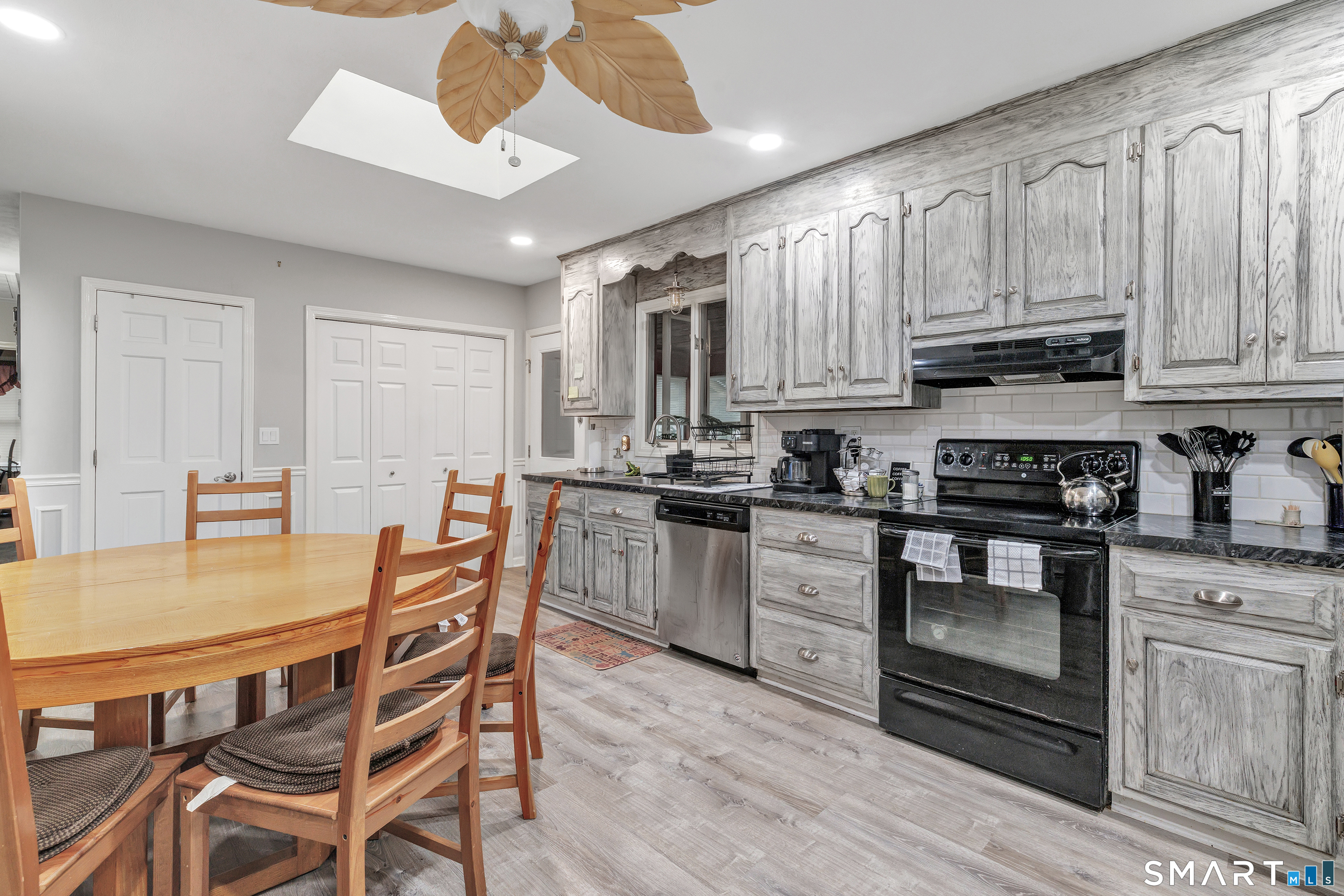 1827 Nichols Avenue Property Photo 11