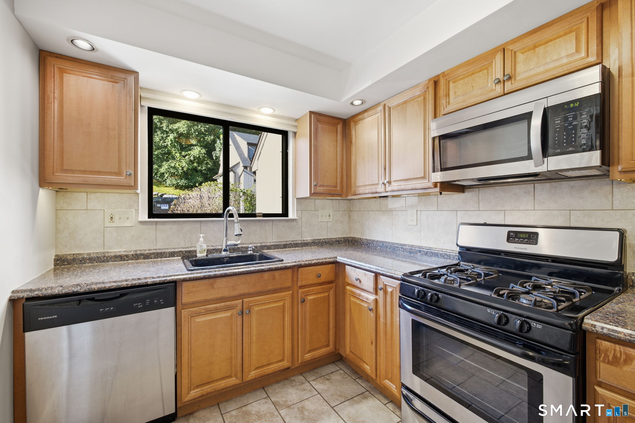 67 Cambridge 67 Court Property Photo 4