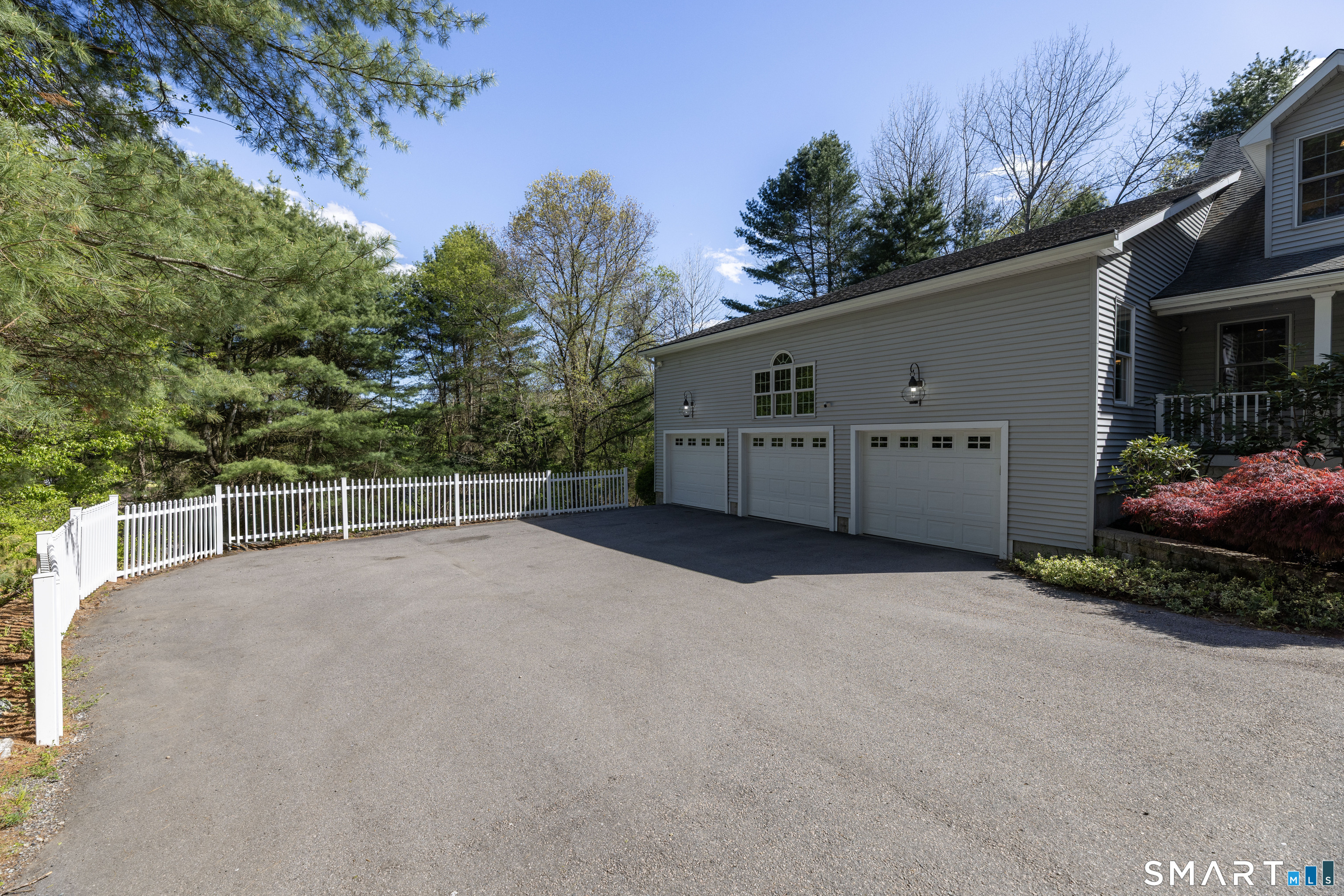 65 Middle Road Property Photo 4