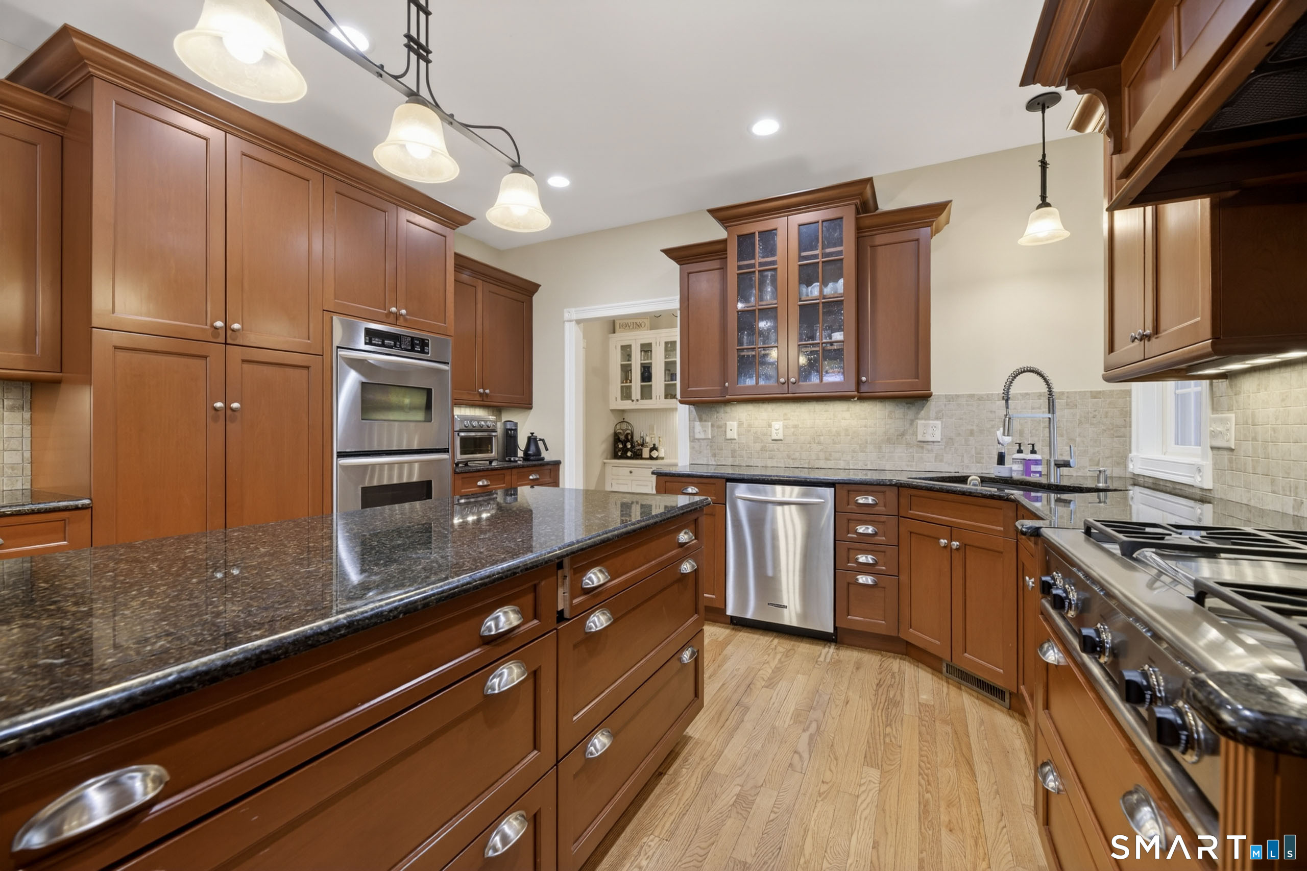 65 Middle Road Property Photo 8