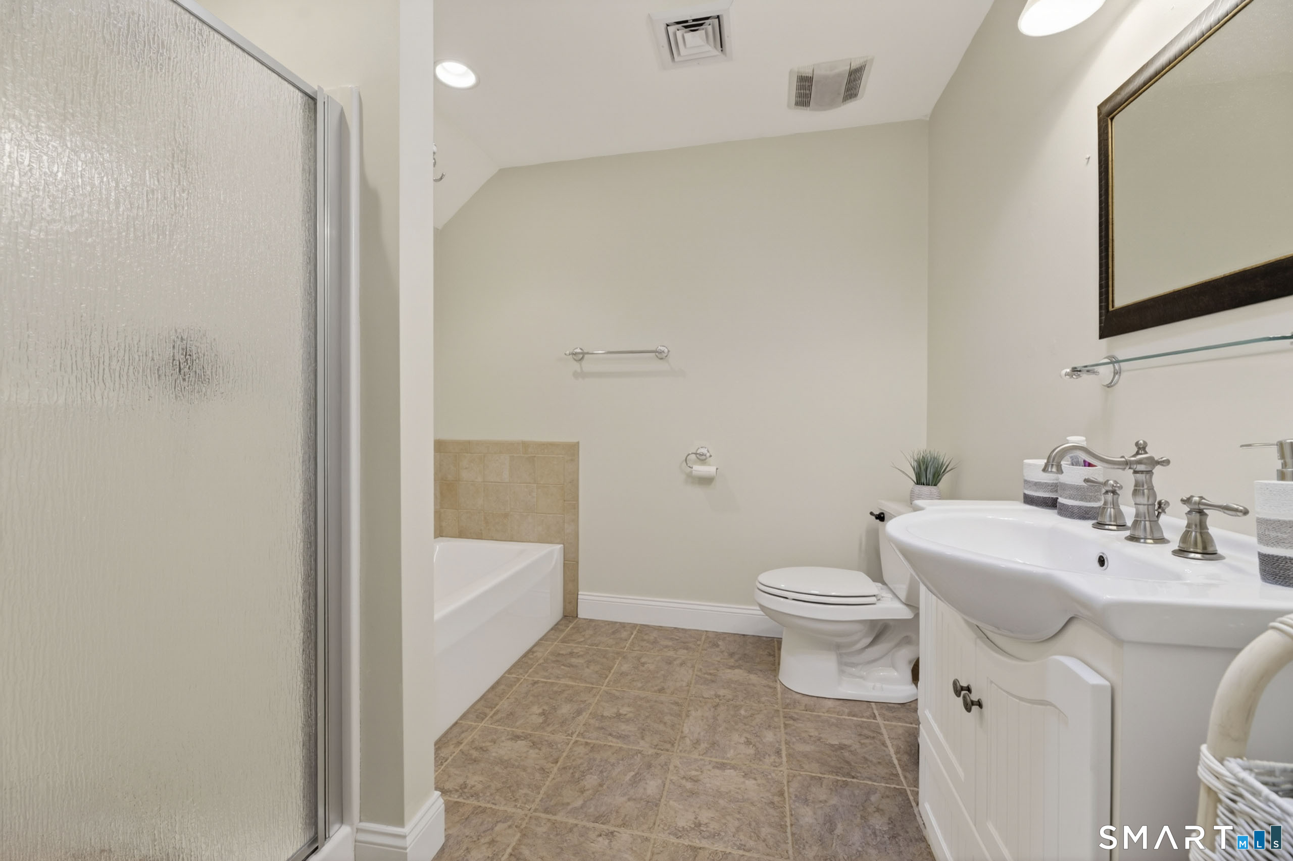 65 Middle Road Property Photo 31
