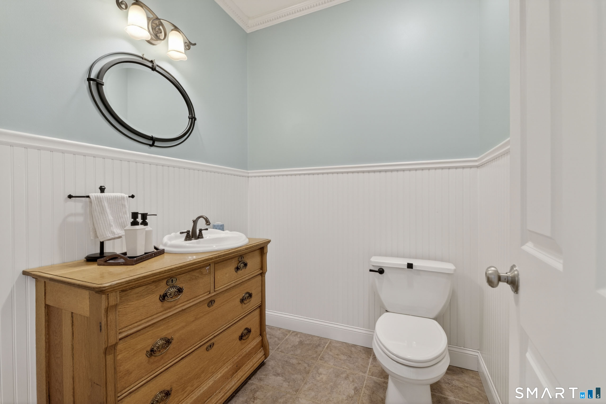 65 Middle Road Property Photo 34