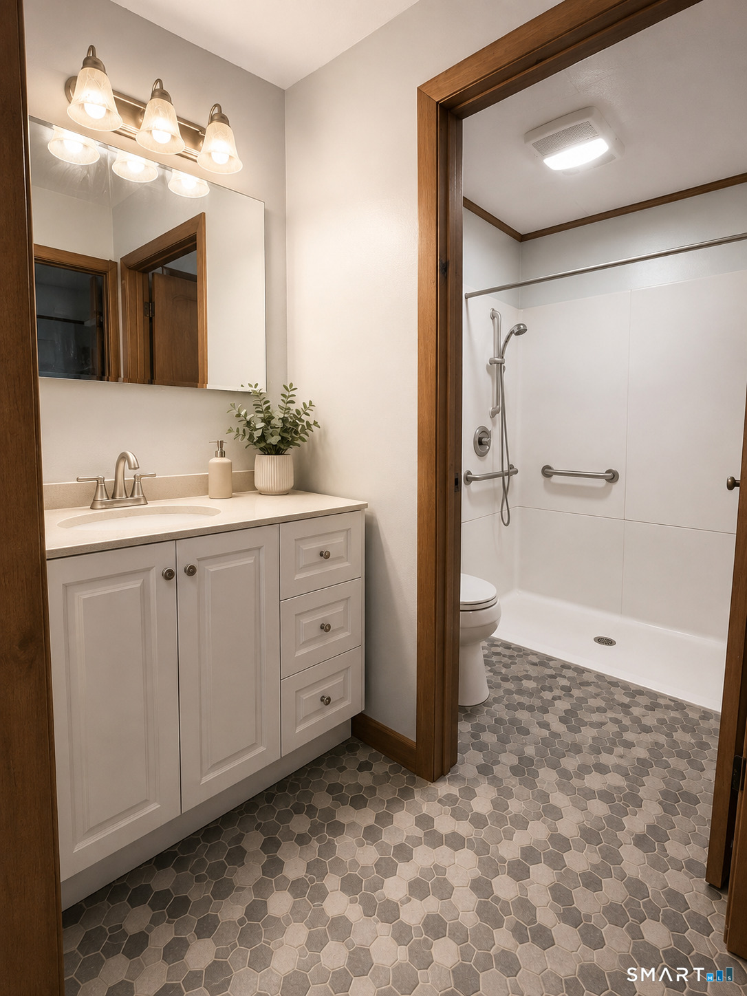 8 Darien Road Property Photo 4