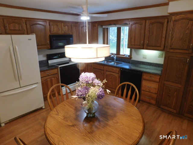 12 Rozum Circle Property Photo 14
