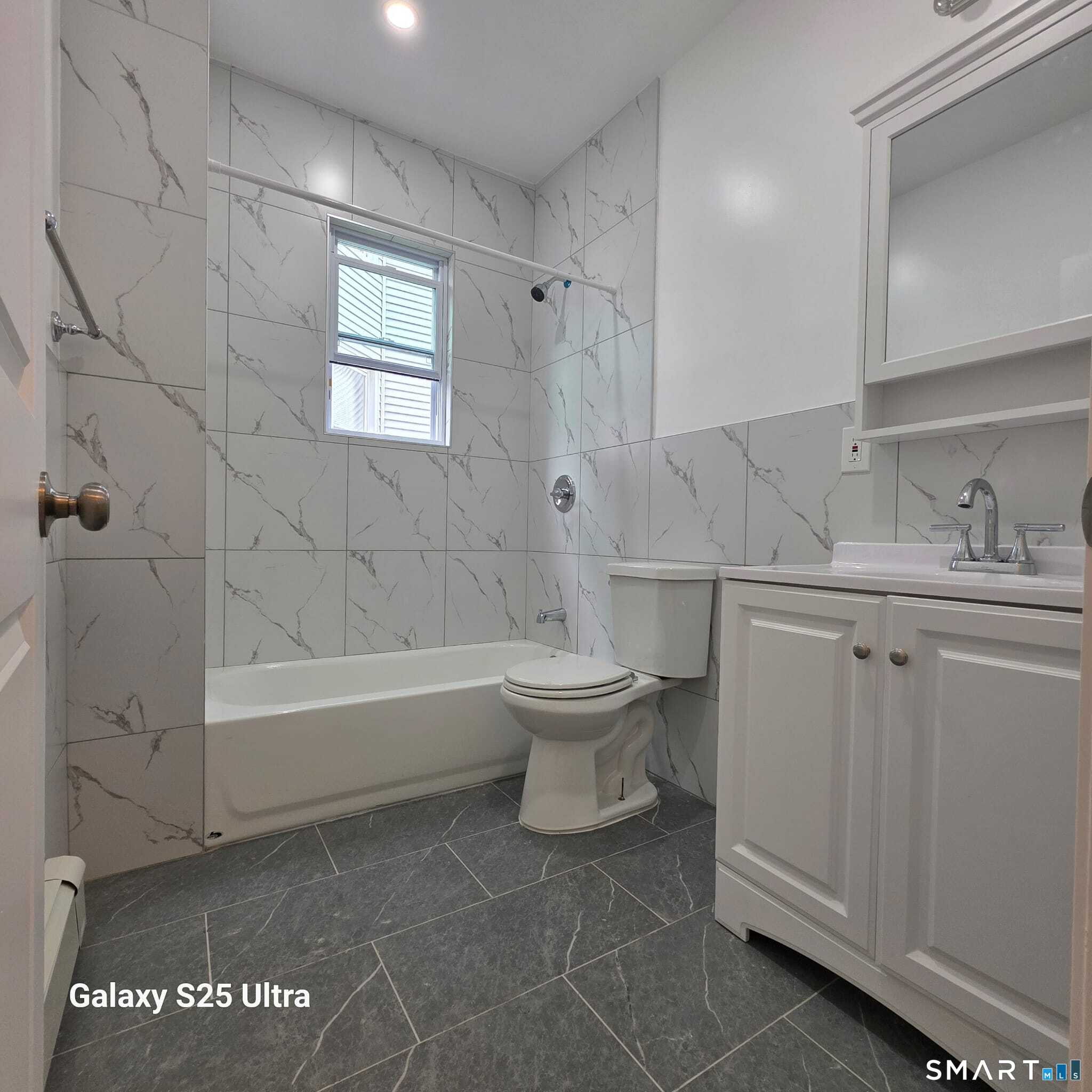 82 Bunker Hill 1st Fl Avenue Property Photo 10