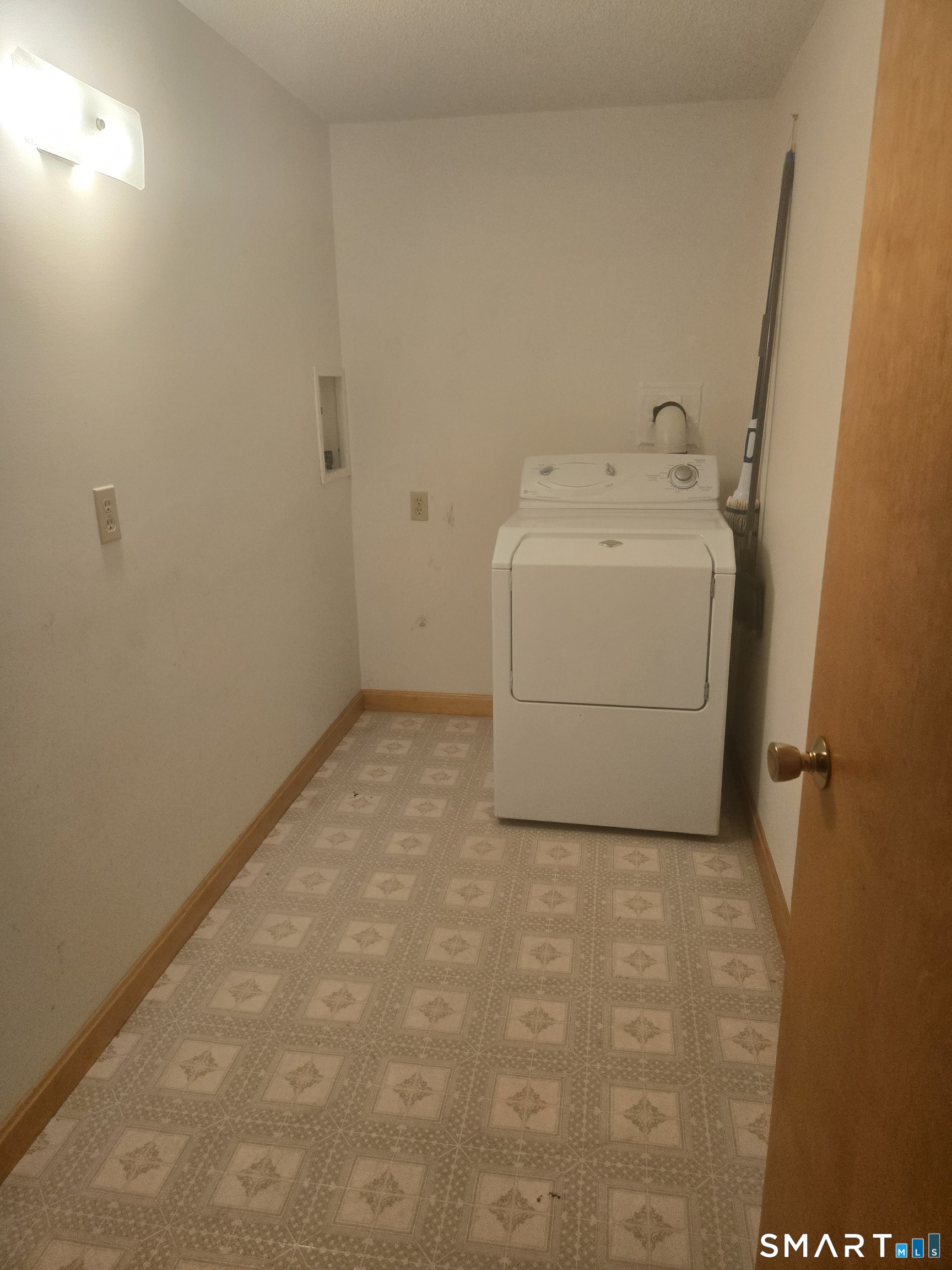 269 Old Colony Road Property Photo 8
