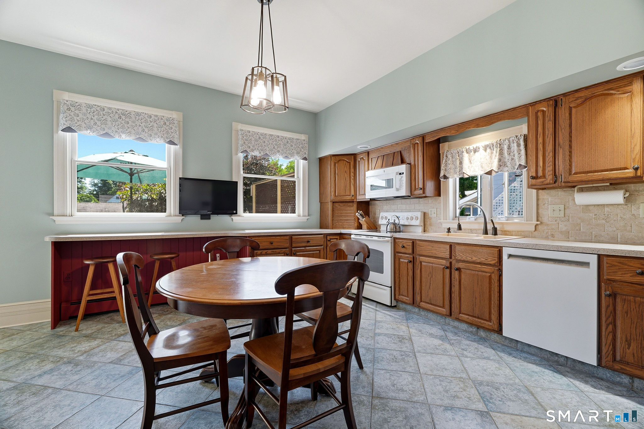 24 Lincoln Avenue Property Photo 9