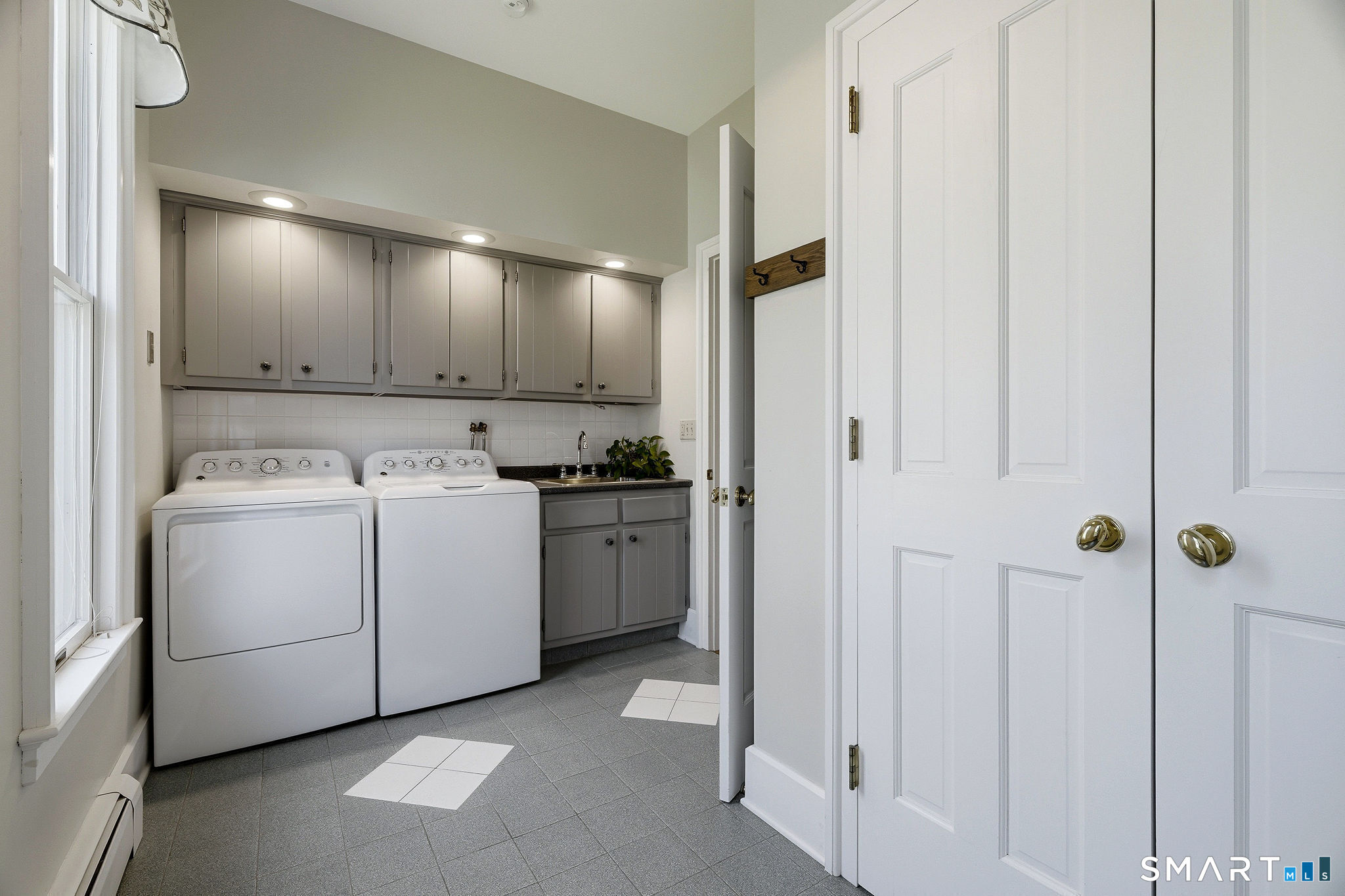 24 Lincoln Avenue Property Photo 16