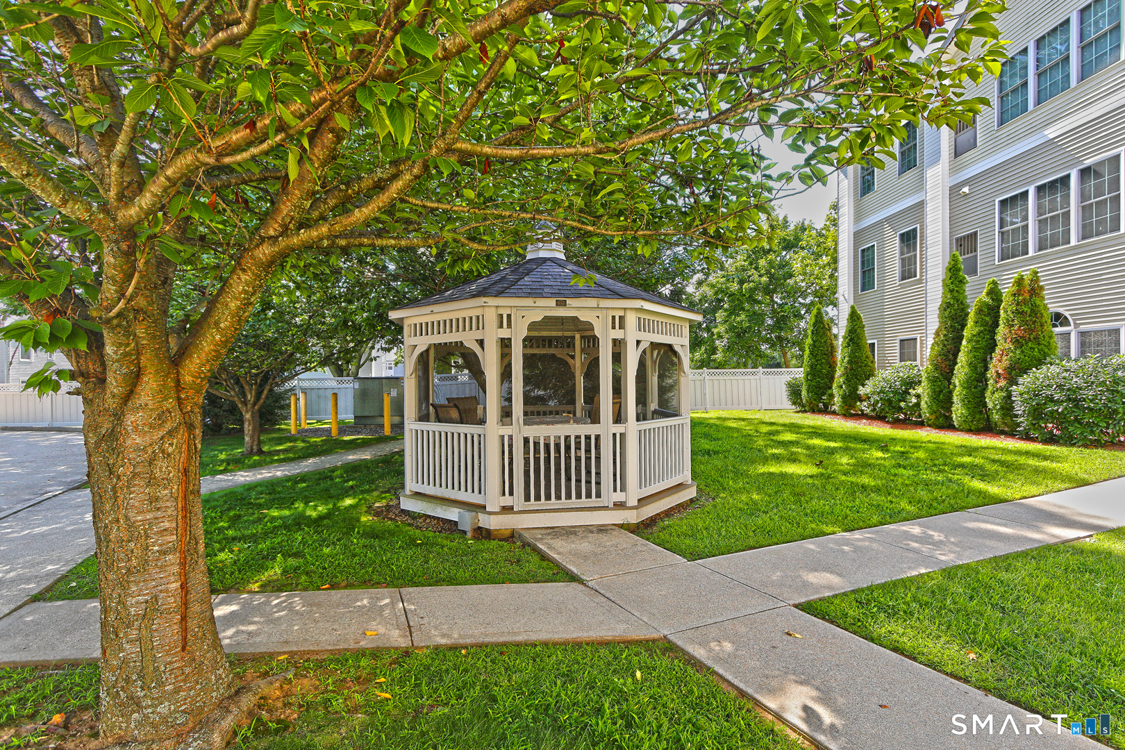 510 First 103 Avenue Property Photo 16