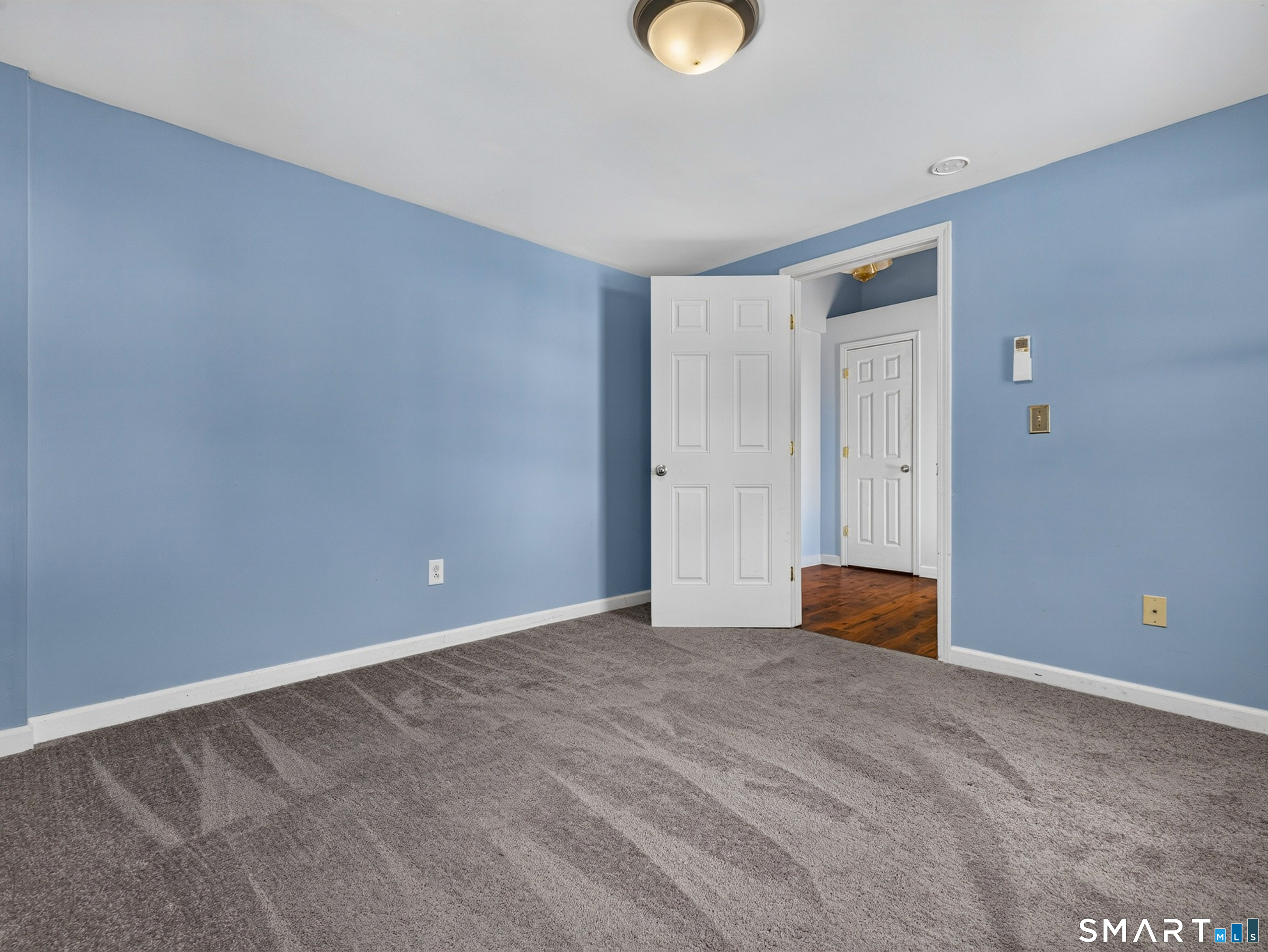 10 Glezen Street Property Photo 14