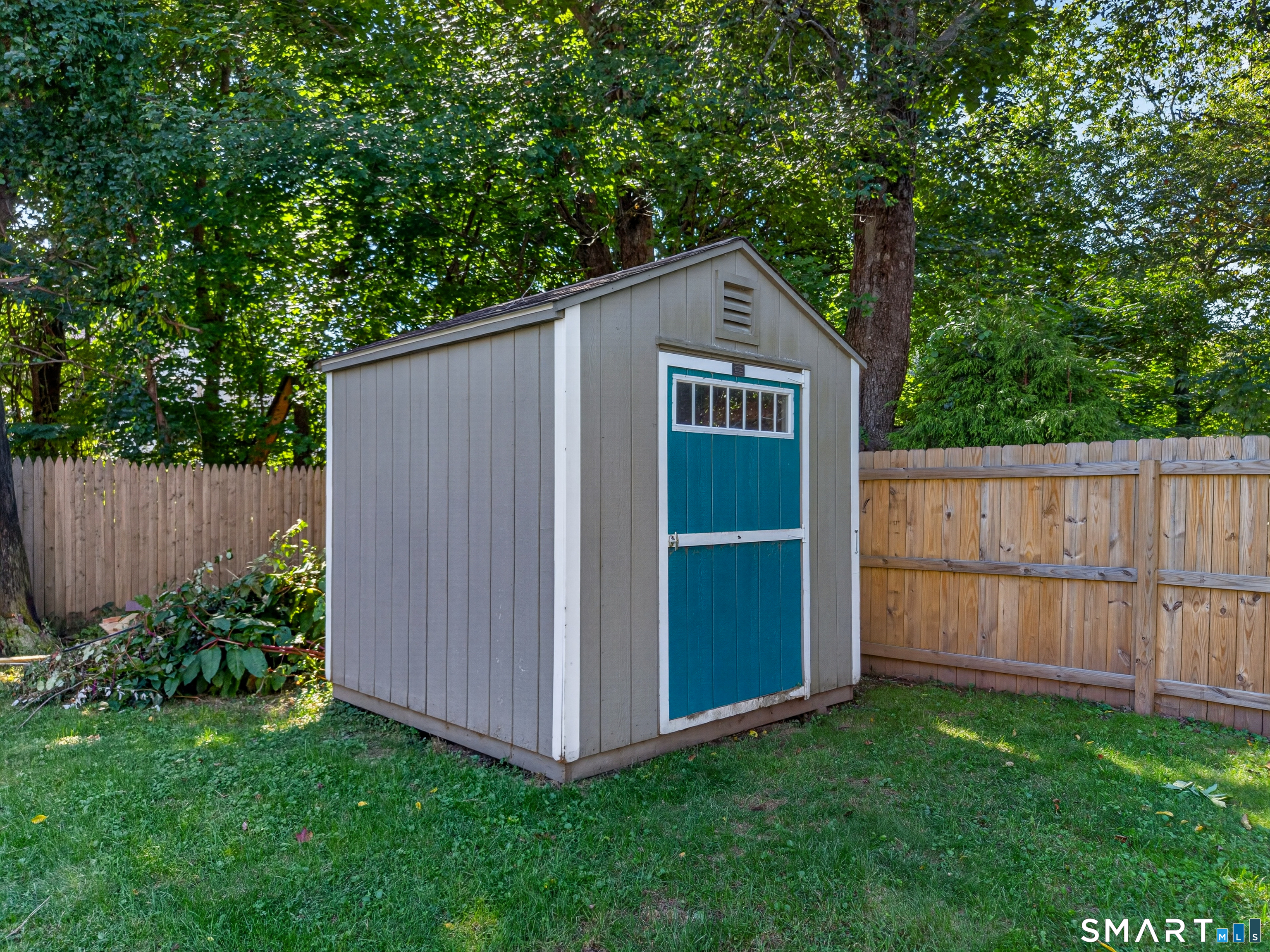 10 Glezen Street Property Photo 36