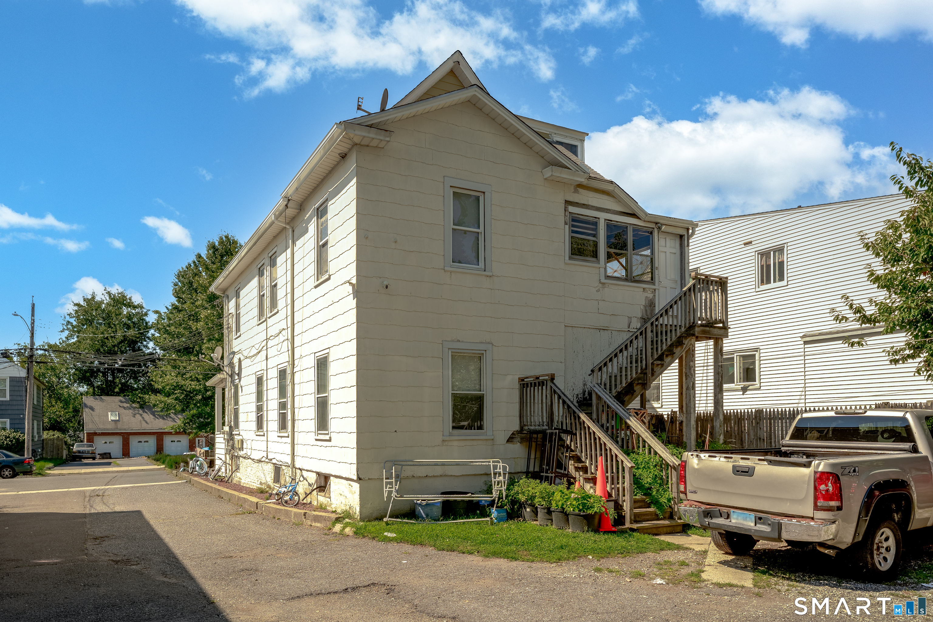 176 Thompson Street Property Photo 3