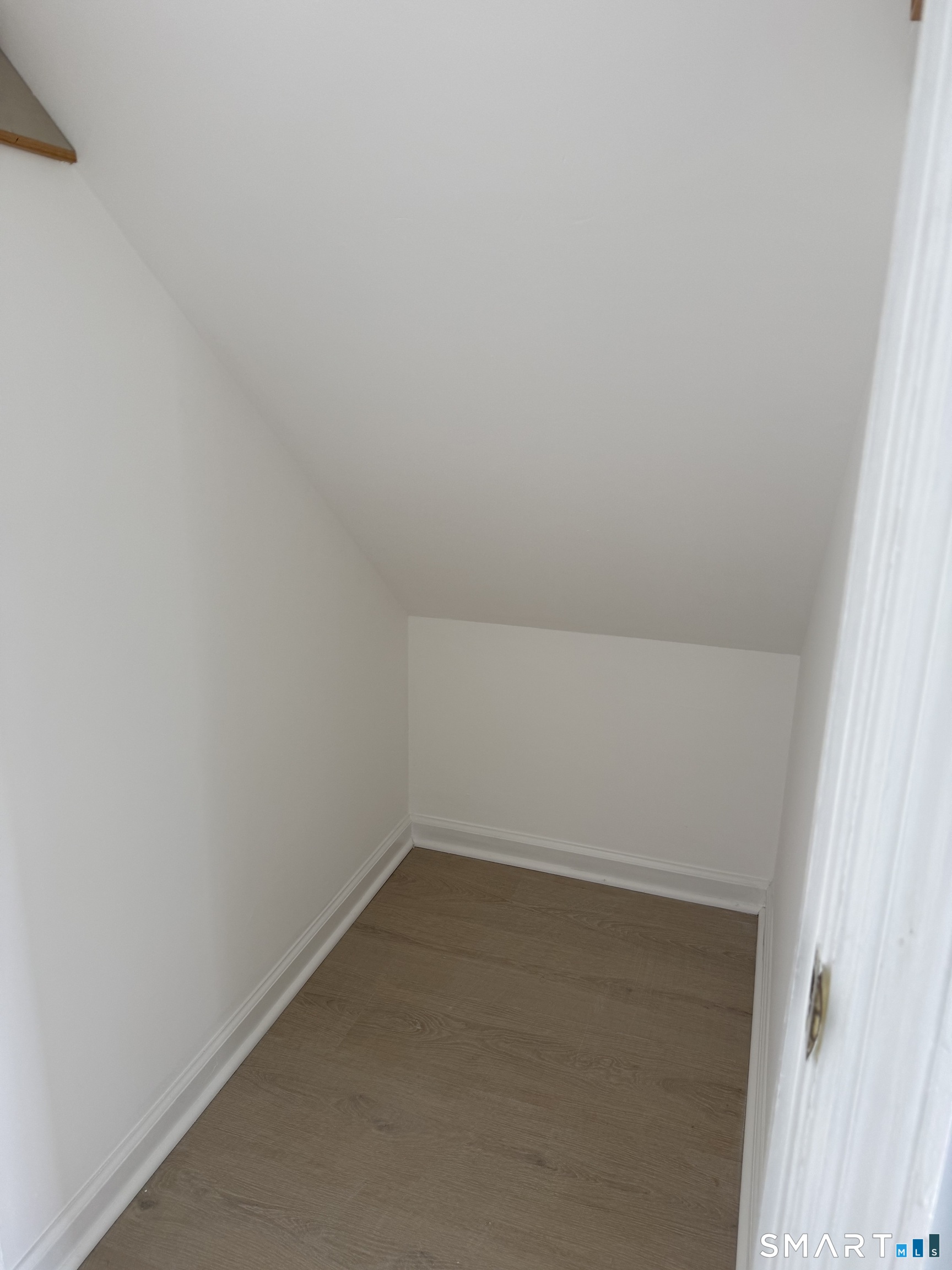 284 Linwood Avenue Property Photo 9