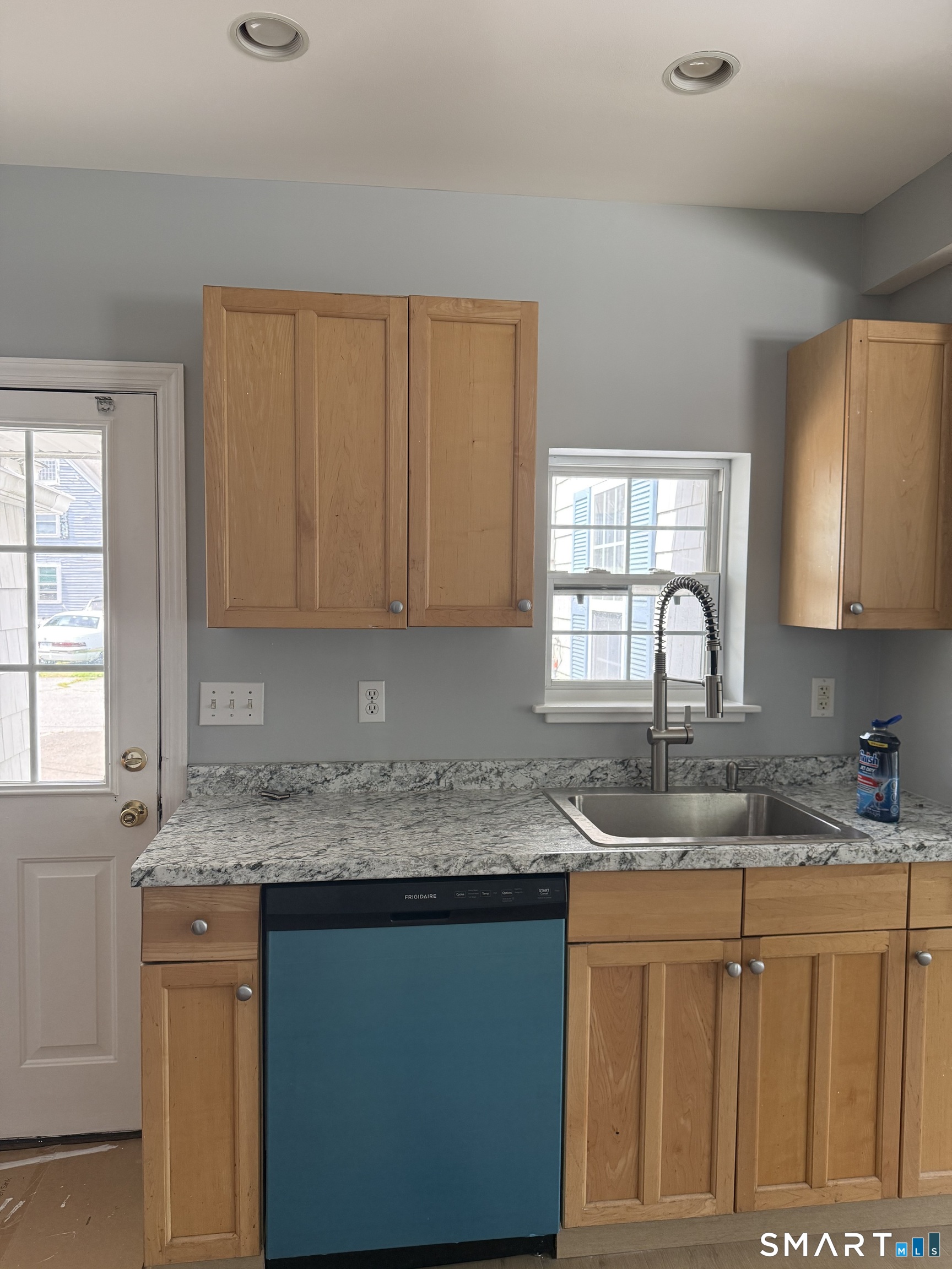 284 Linwood Avenue Property Photo 14