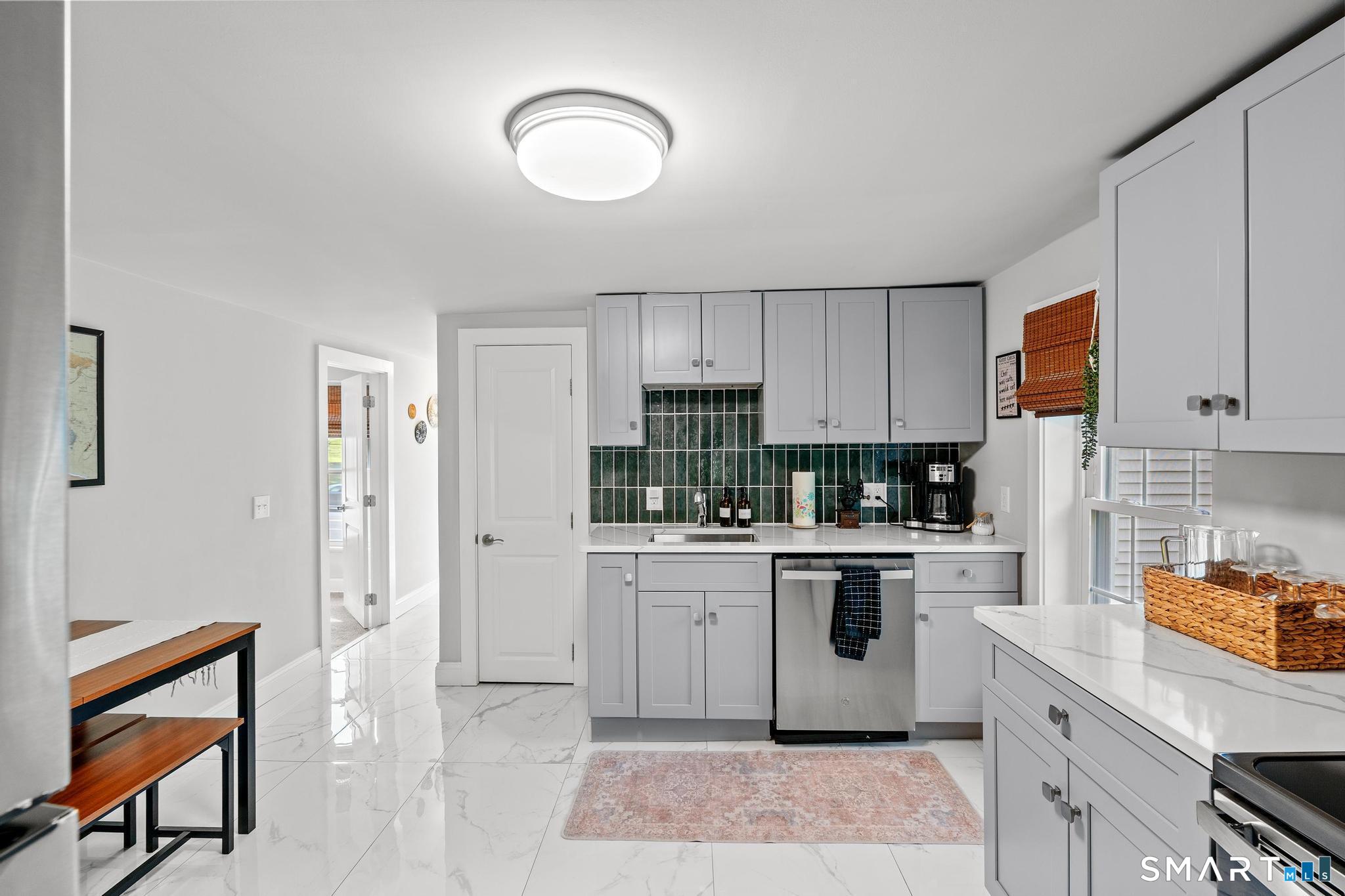 324 Washington Apt. 2 Street Property Photo 4