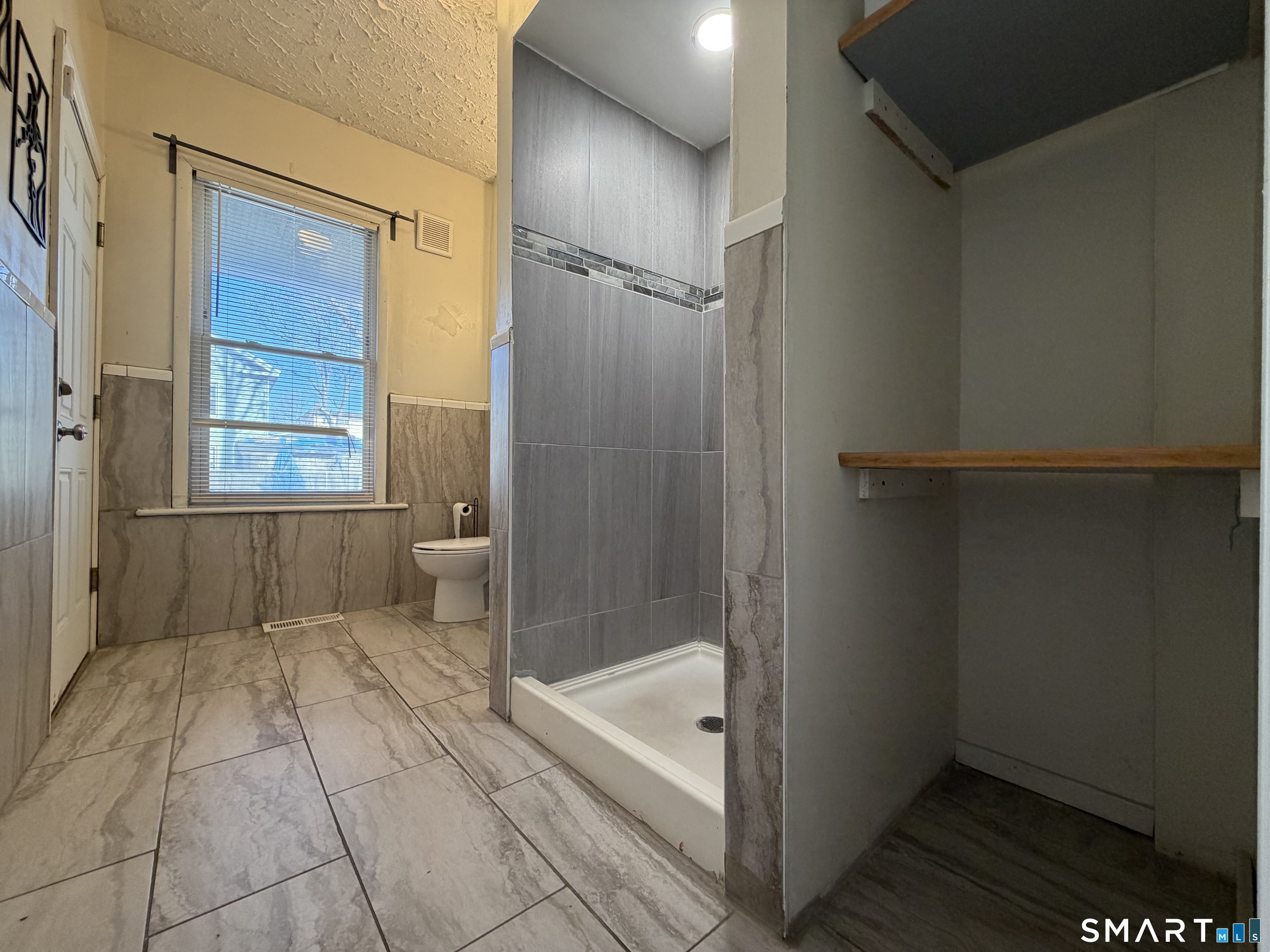 468 Noble Avenue Property Photo 2