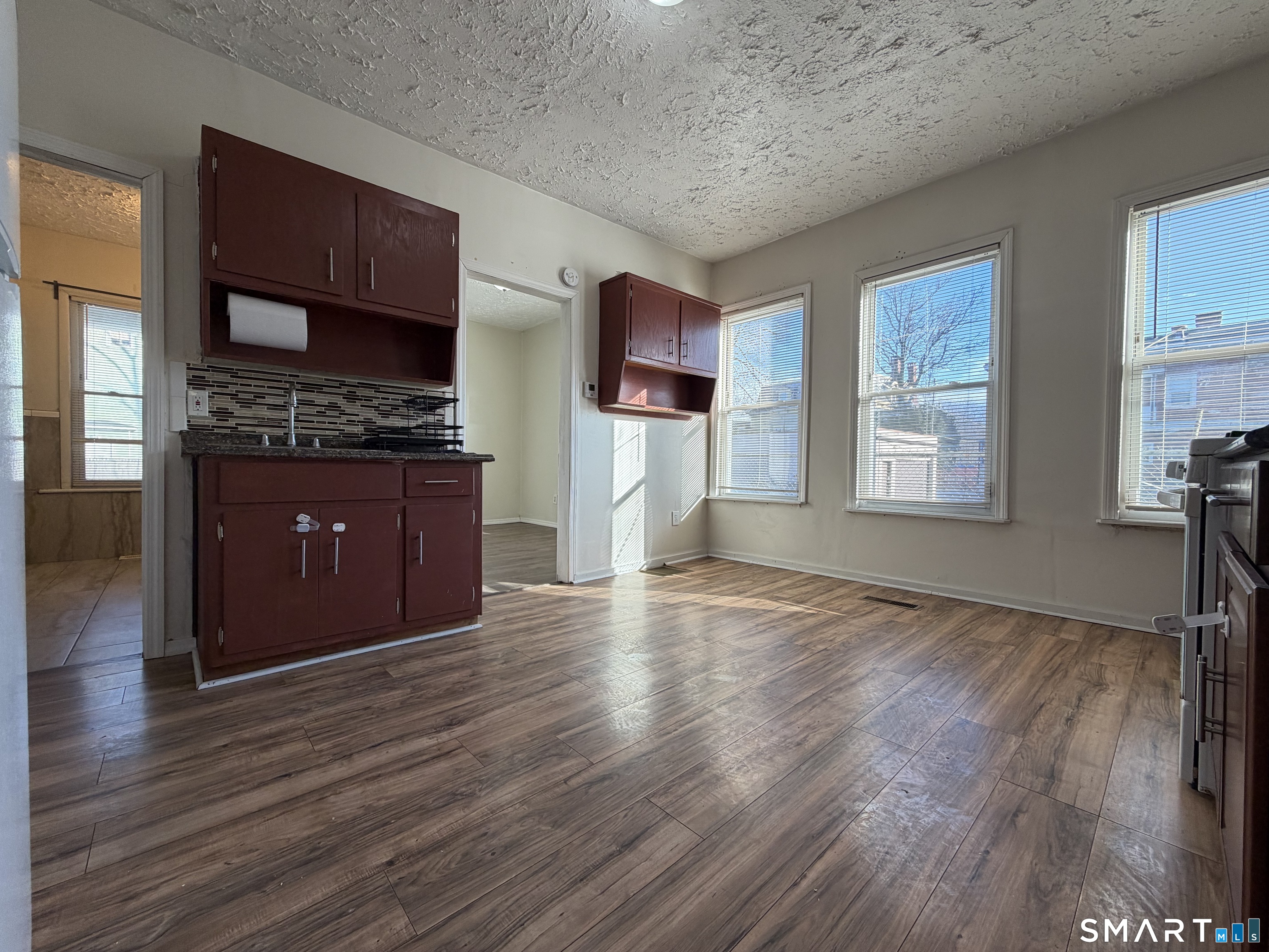 468 Noble Avenue Property Photo 3