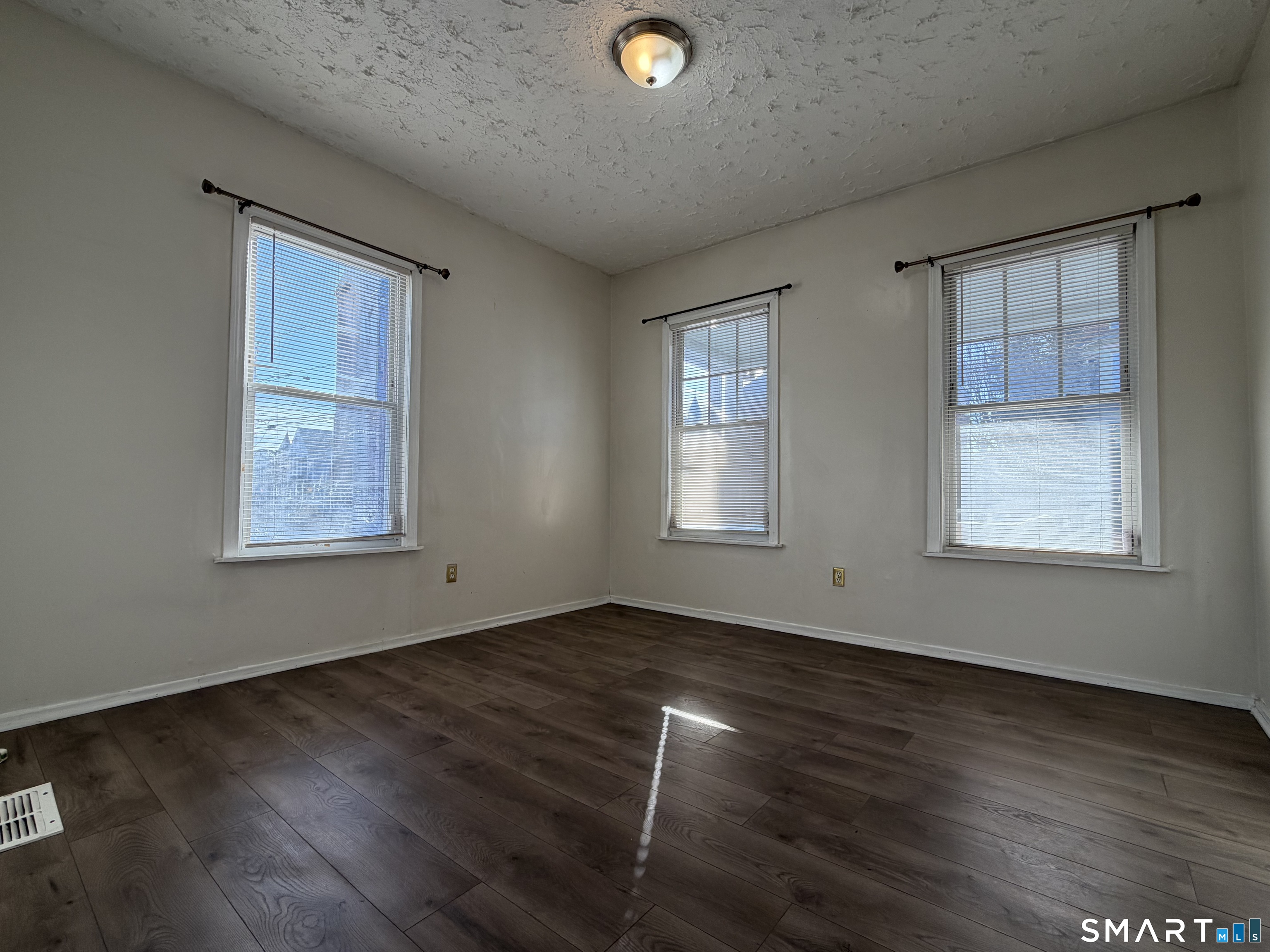 468 Noble Avenue Property Photo 5