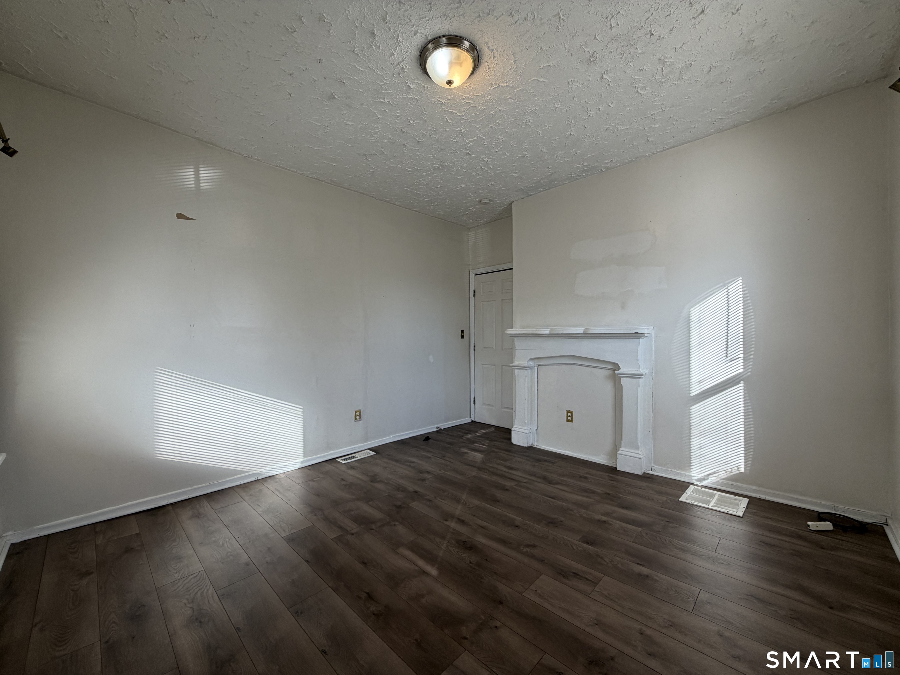 468 Noble Avenue Property Photo 6