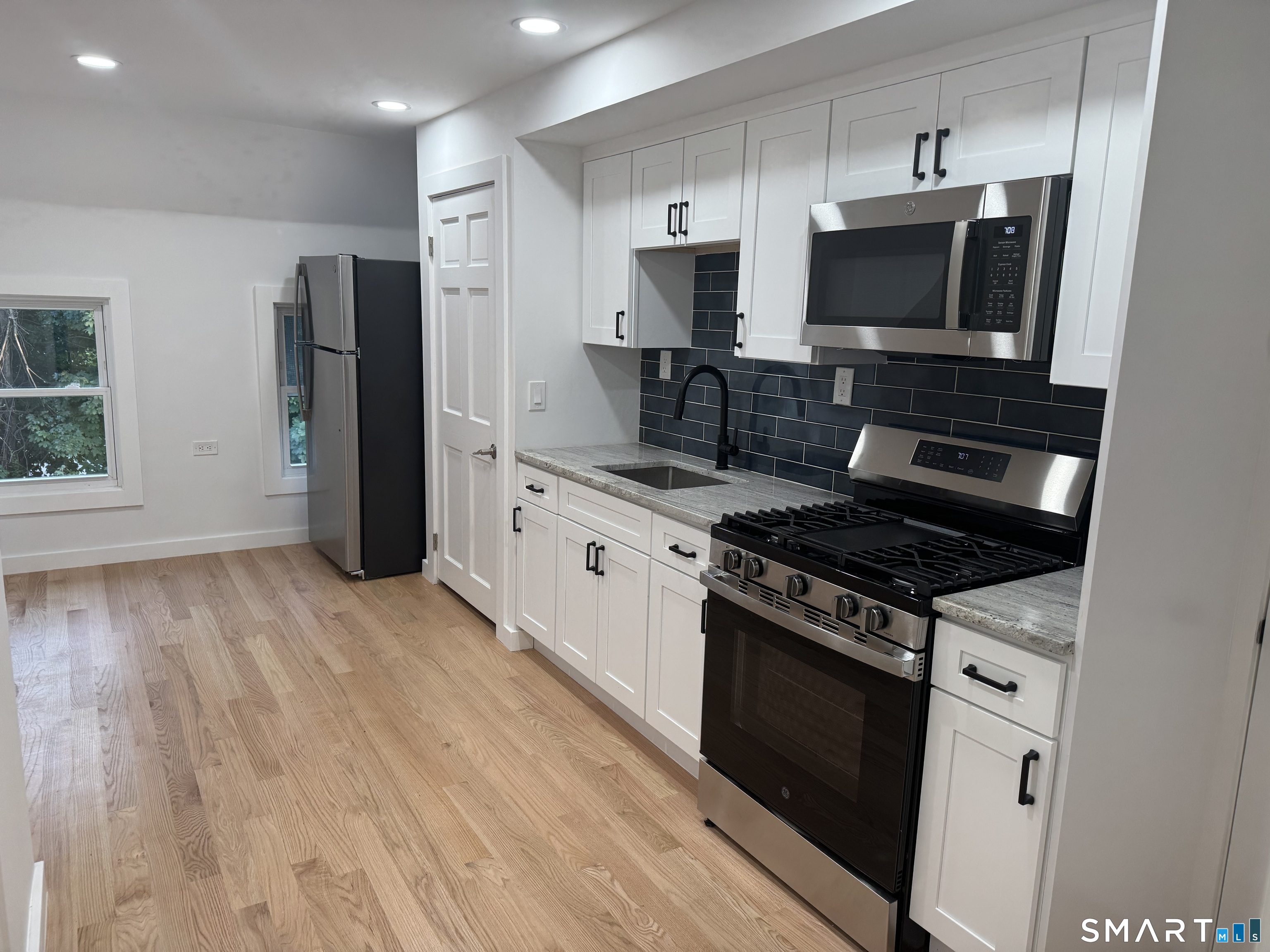 263 Hawley 3rd Floor Avenue Property Photo 2