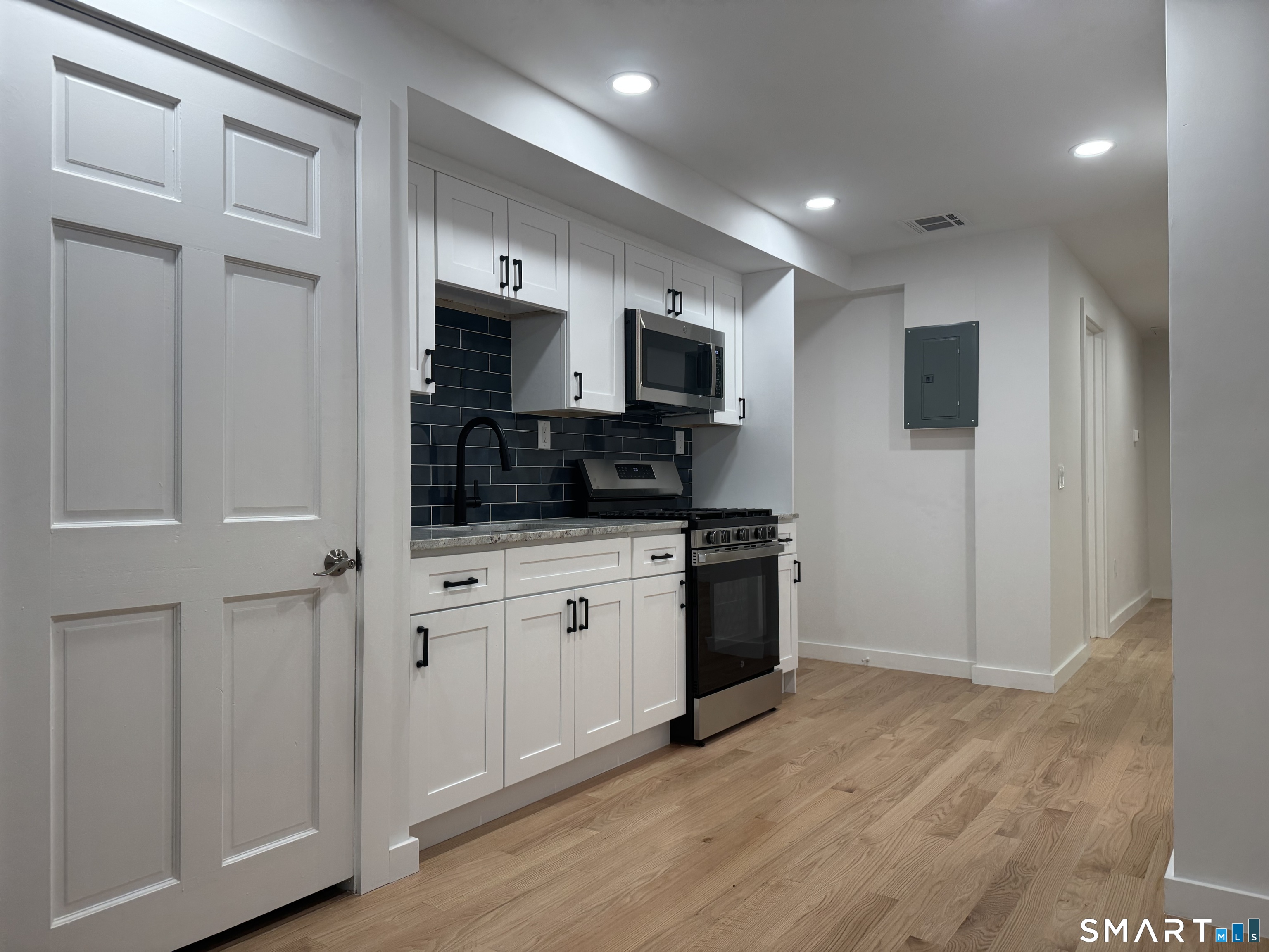 263 Hawley 3rd Floor Avenue Property Photo 3