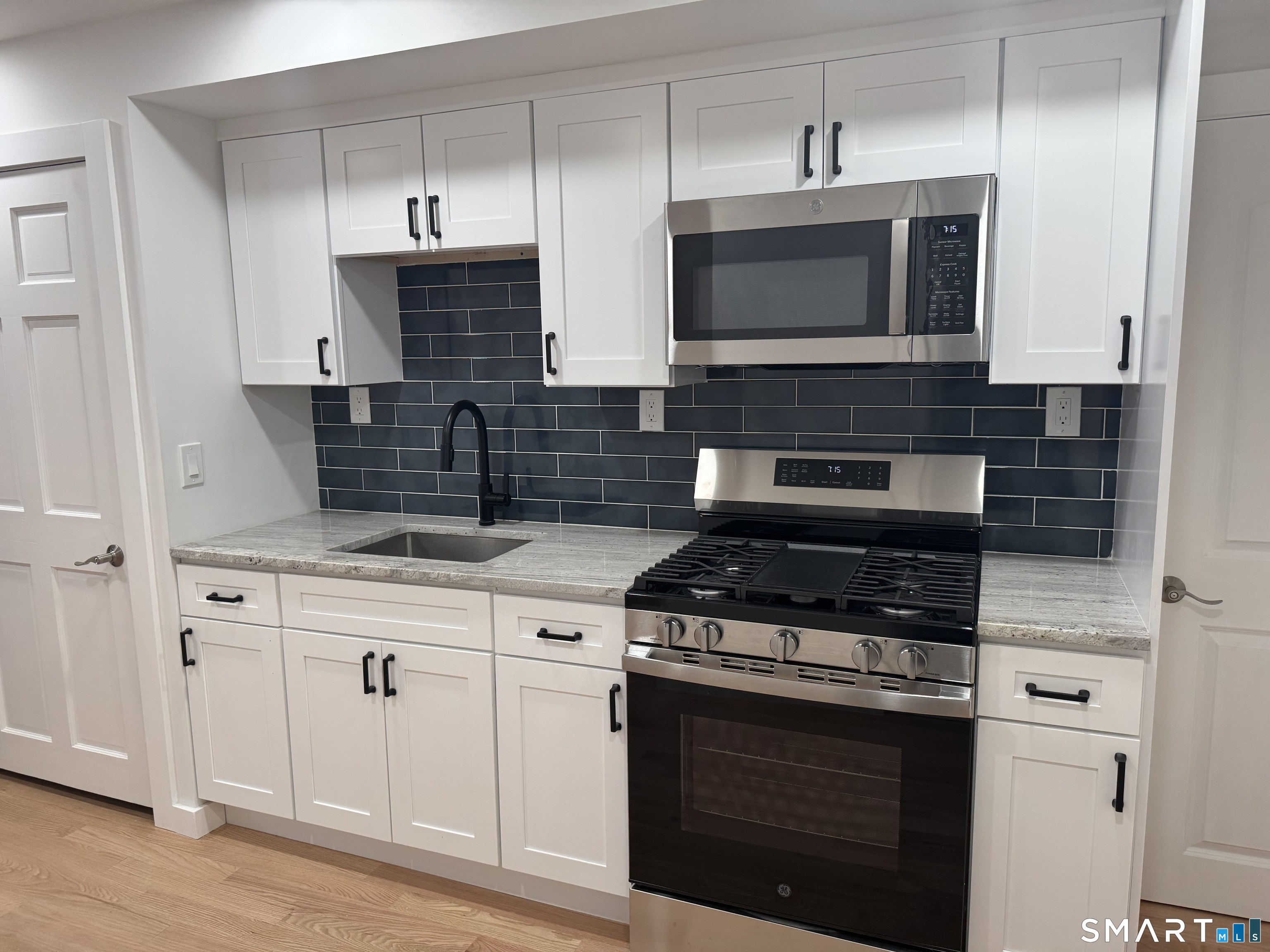 263 Hawley 3rd Floor Avenue Property Photo 4