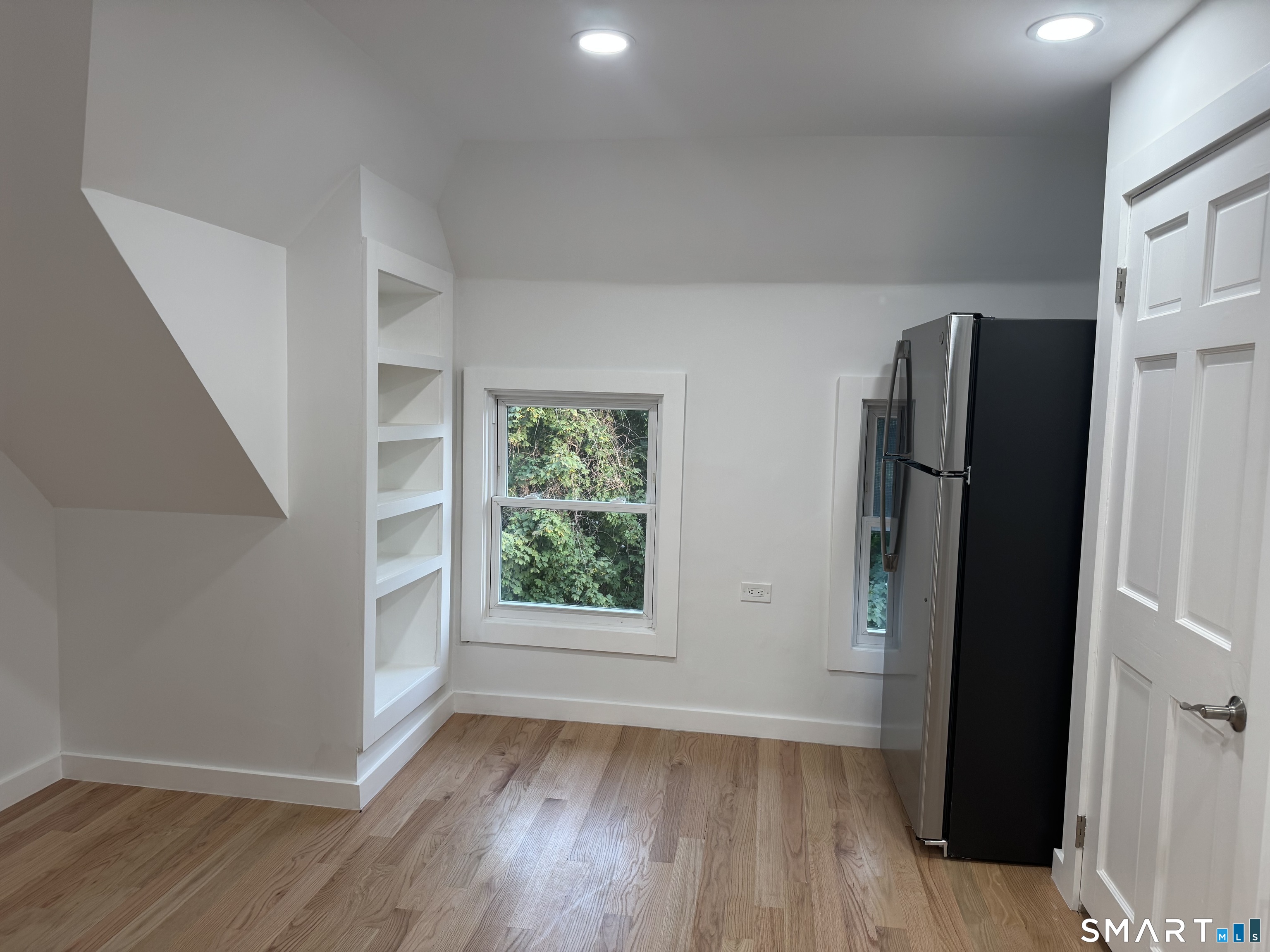 263 Hawley 3rd Floor Avenue Property Photo 5