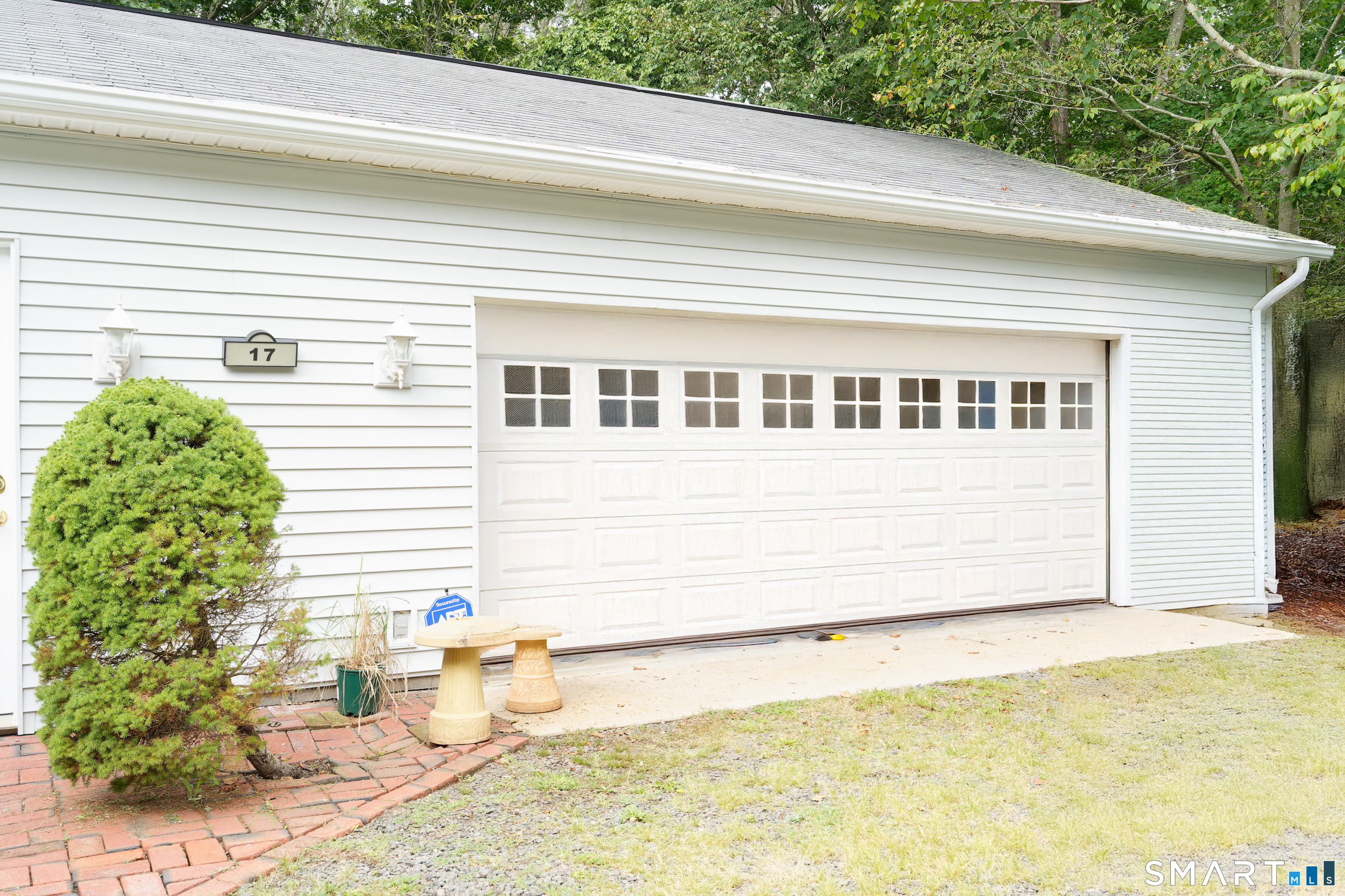 17 Blaine Avenue Property Photo 4