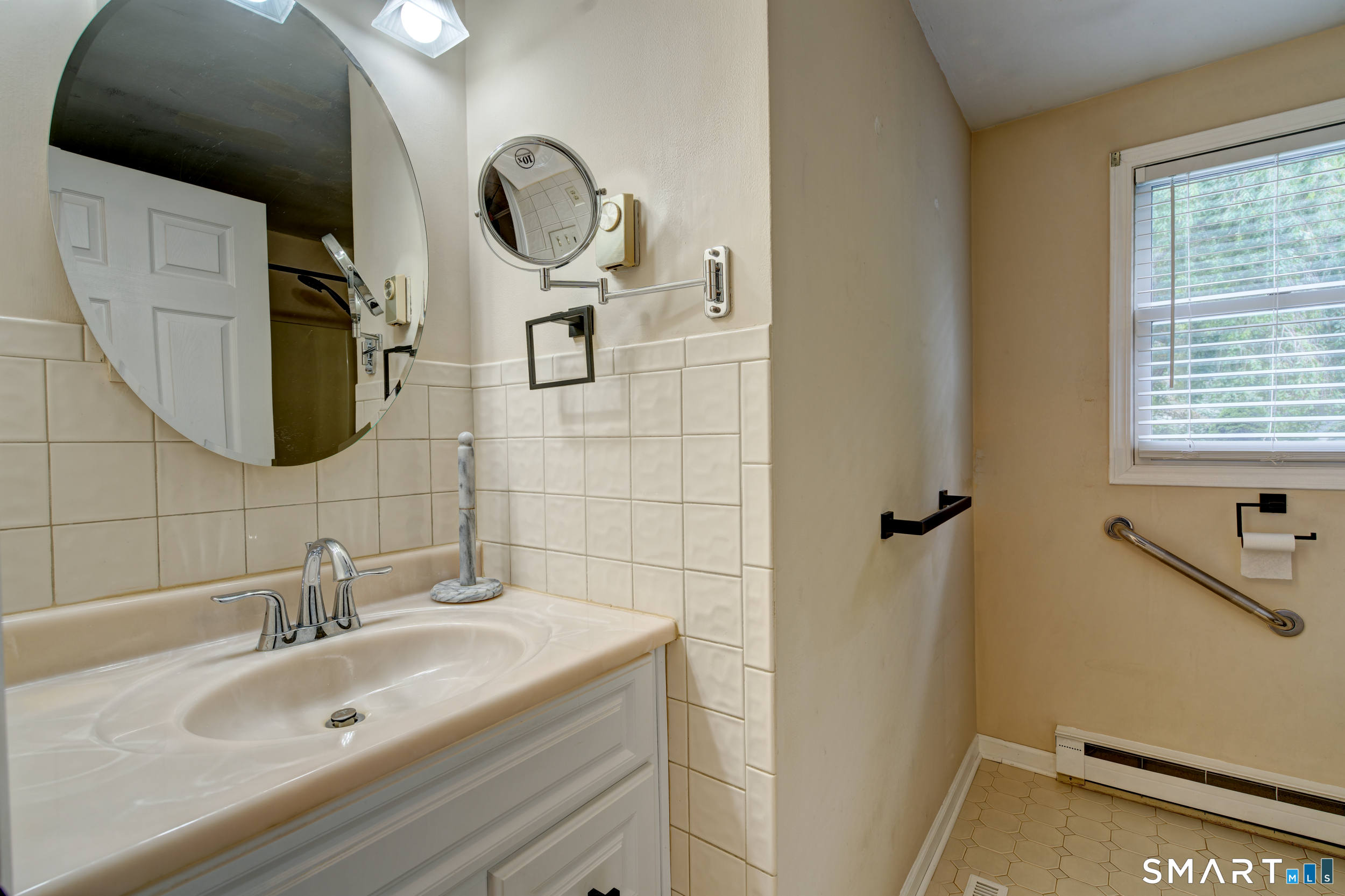 17 Blaine Avenue Property Photo 18