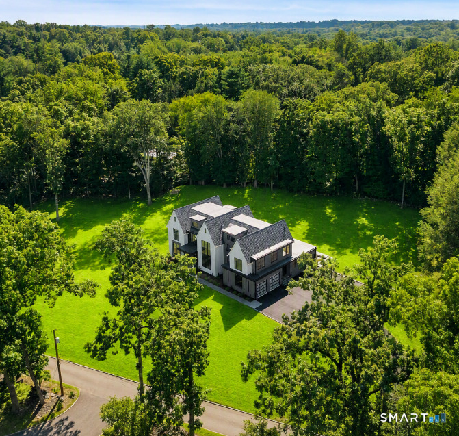 1 Twin Oaks Lane Property Photo 4