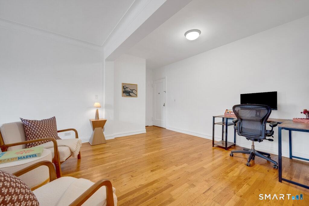 70 Strawberry Hill 3-2c Avenue Property Photo 9
