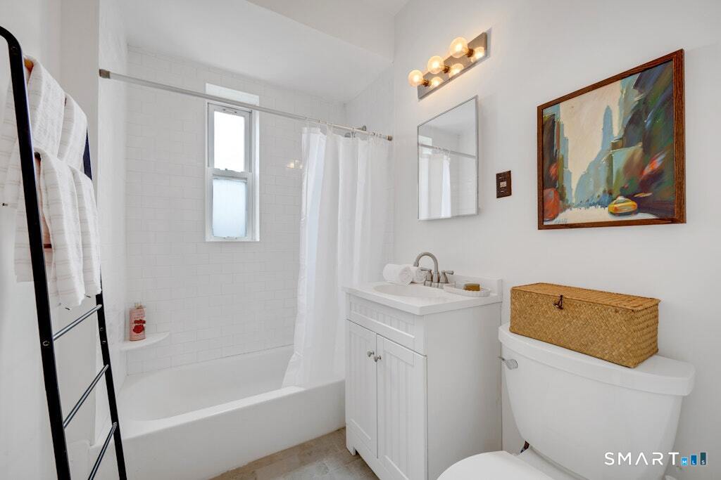 70 Strawberry Hill 3-2c Avenue Property Photo 21